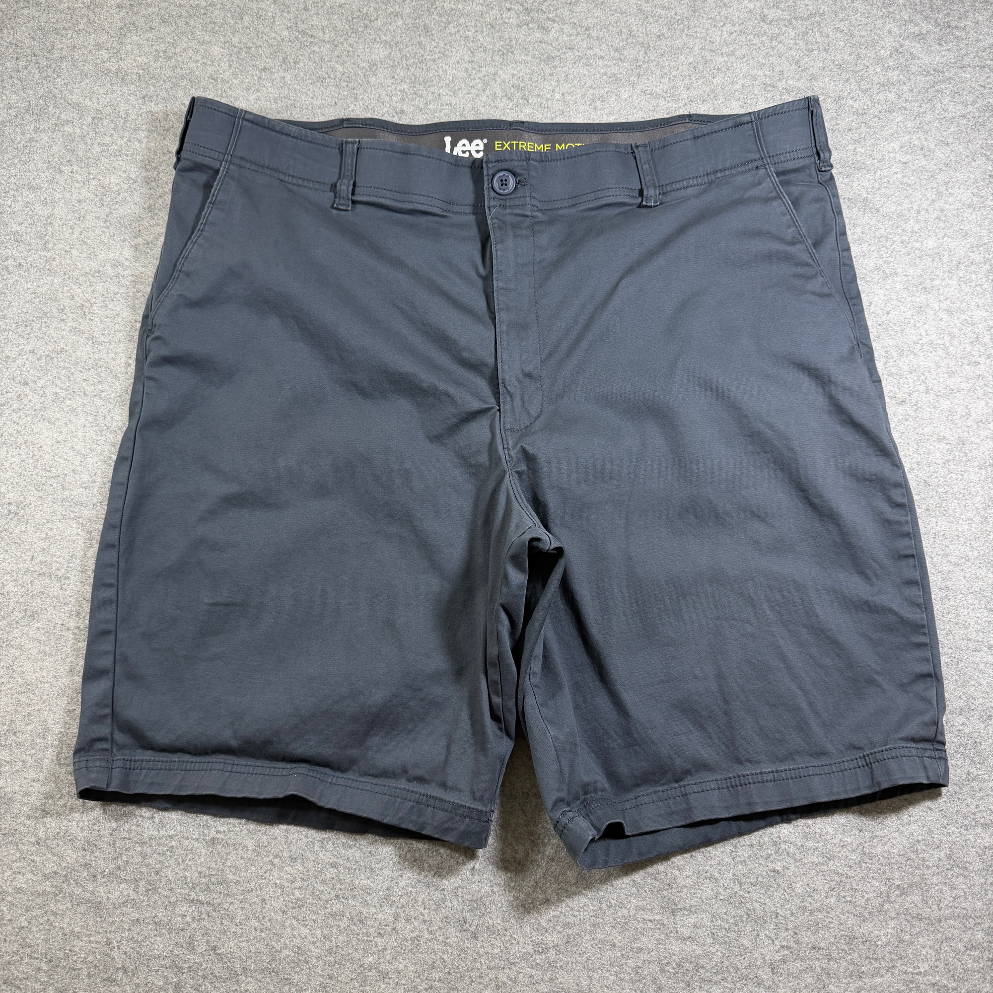Lee Extreme Motion Shorts Mens 42 Charcoal Gray Stretch Flat Front Relaxed Fit