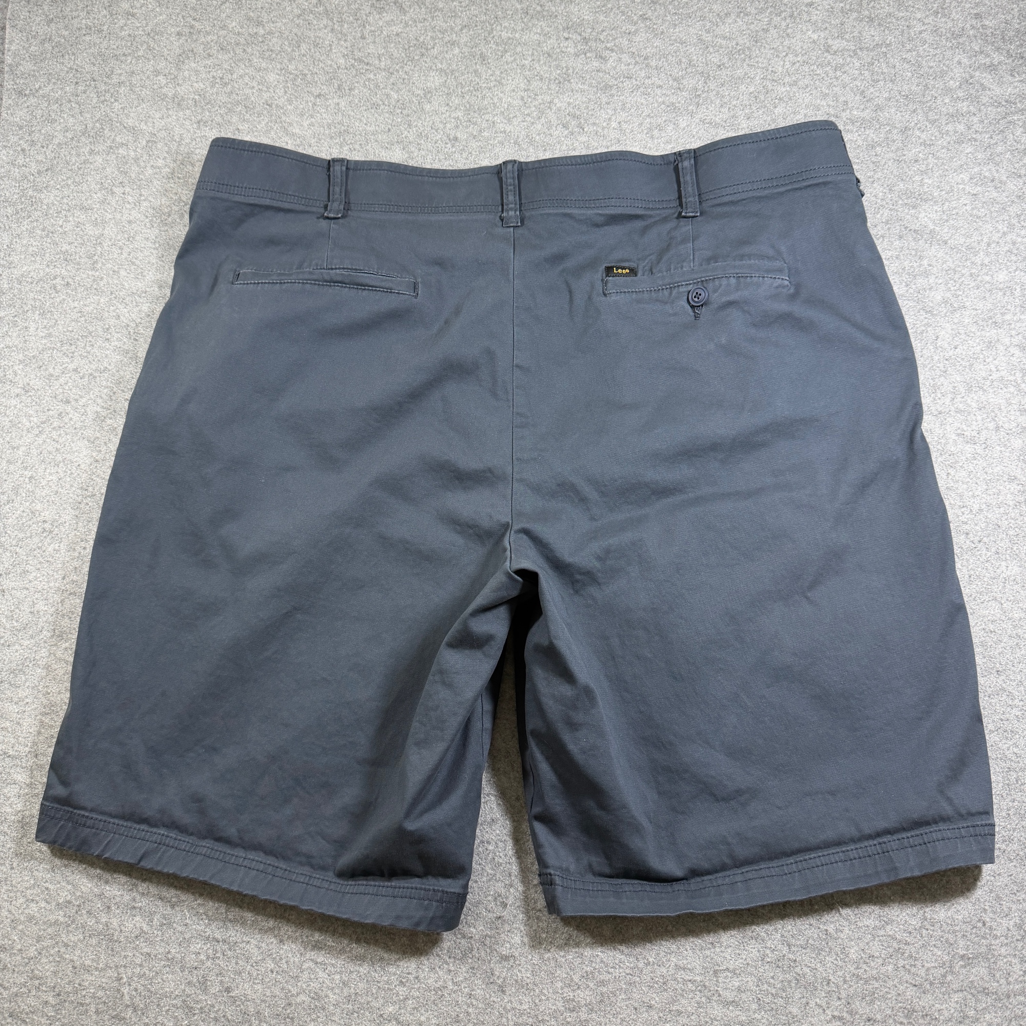 Lee Extreme Motion Shorts Mens 42 Charcoal Gray Stretch Flat Front Relaxed Fit thumbnail 2