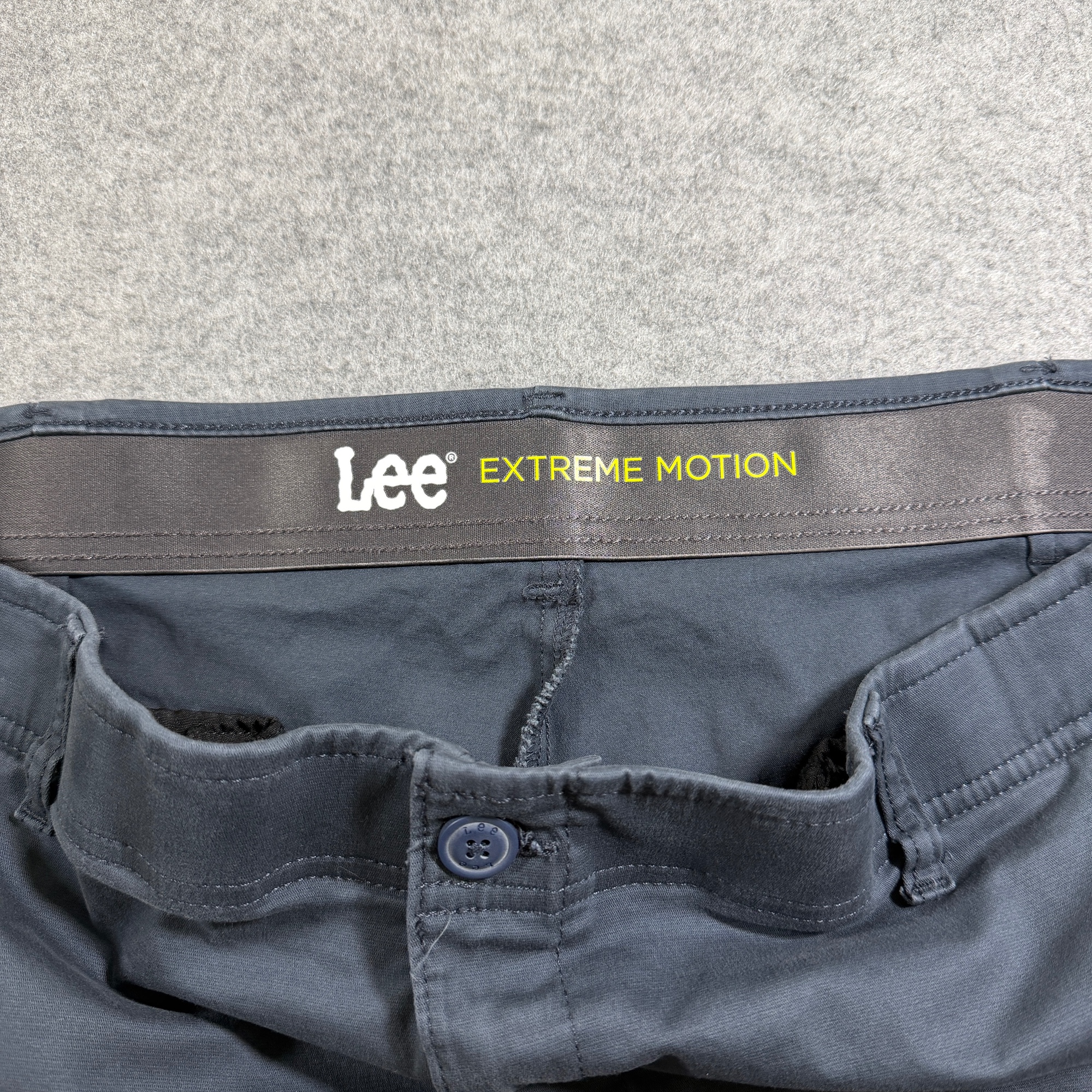 Lee Extreme Motion Shorts Mens 42 Charcoal Gray Stretch Flat Front Relaxed Fit thumbnail 6