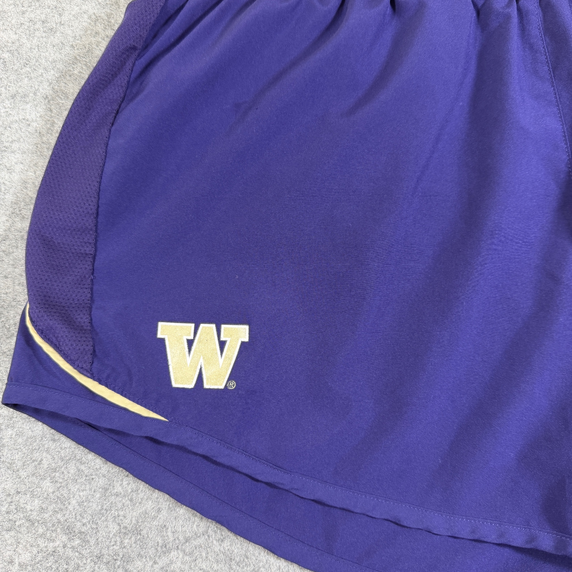 Nike Dri-Fit Running Shorts Womens M Purple Washington Huskies Logo Liner T&FXC thumbnail 3