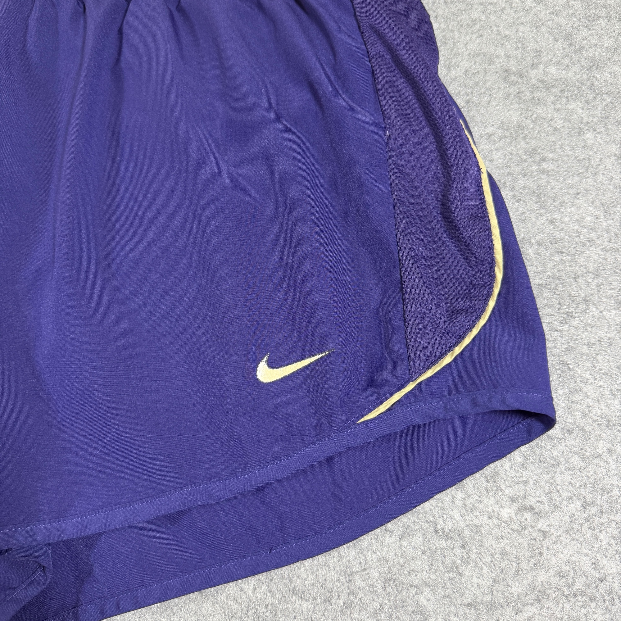 Nike Dri-Fit Running Shorts Womens M Purple Washington Huskies Logo Liner T&FXC thumbnail 4