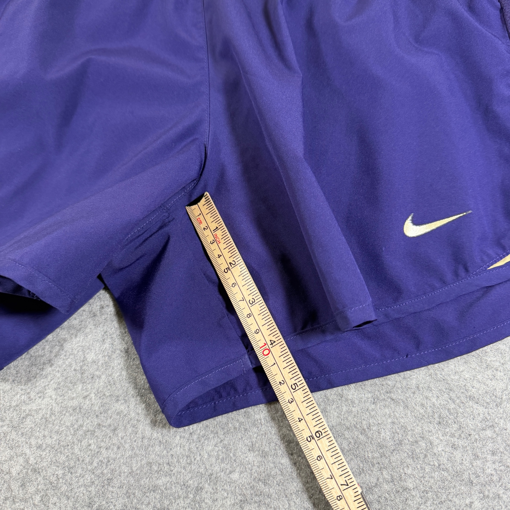 Nike Dri-Fit Running Shorts Womens M Purple Washington Huskies Logo Liner T&FXC thumbnail 6