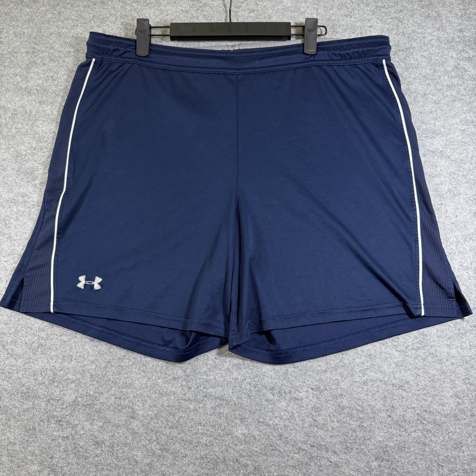 Under Armour Athletic Shorts Mens M Navy Drawstring Side Slits Running Gym
