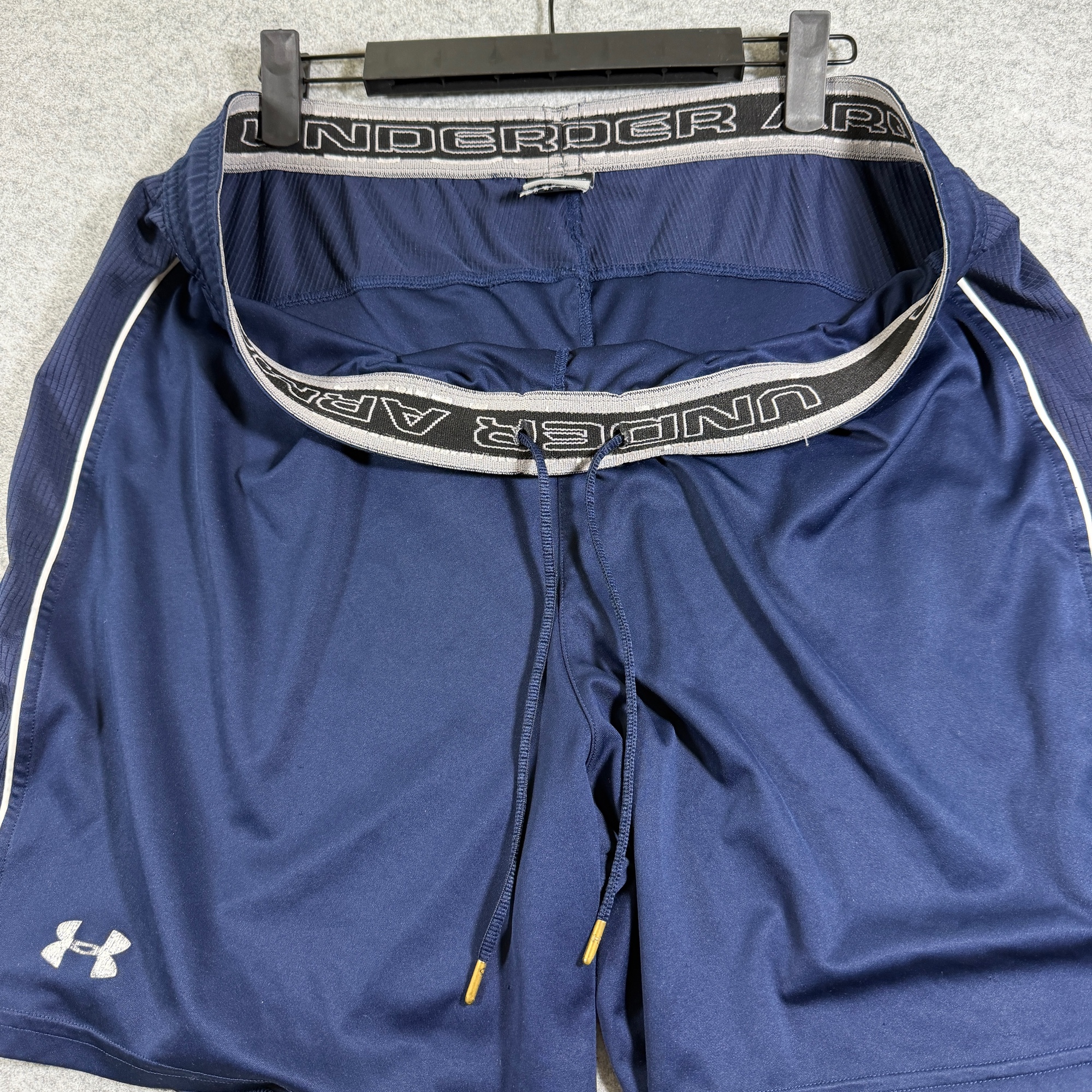 Under Armour Athletic Shorts Mens M Navy Drawstring Side Slits Running Gym thumbnail 4