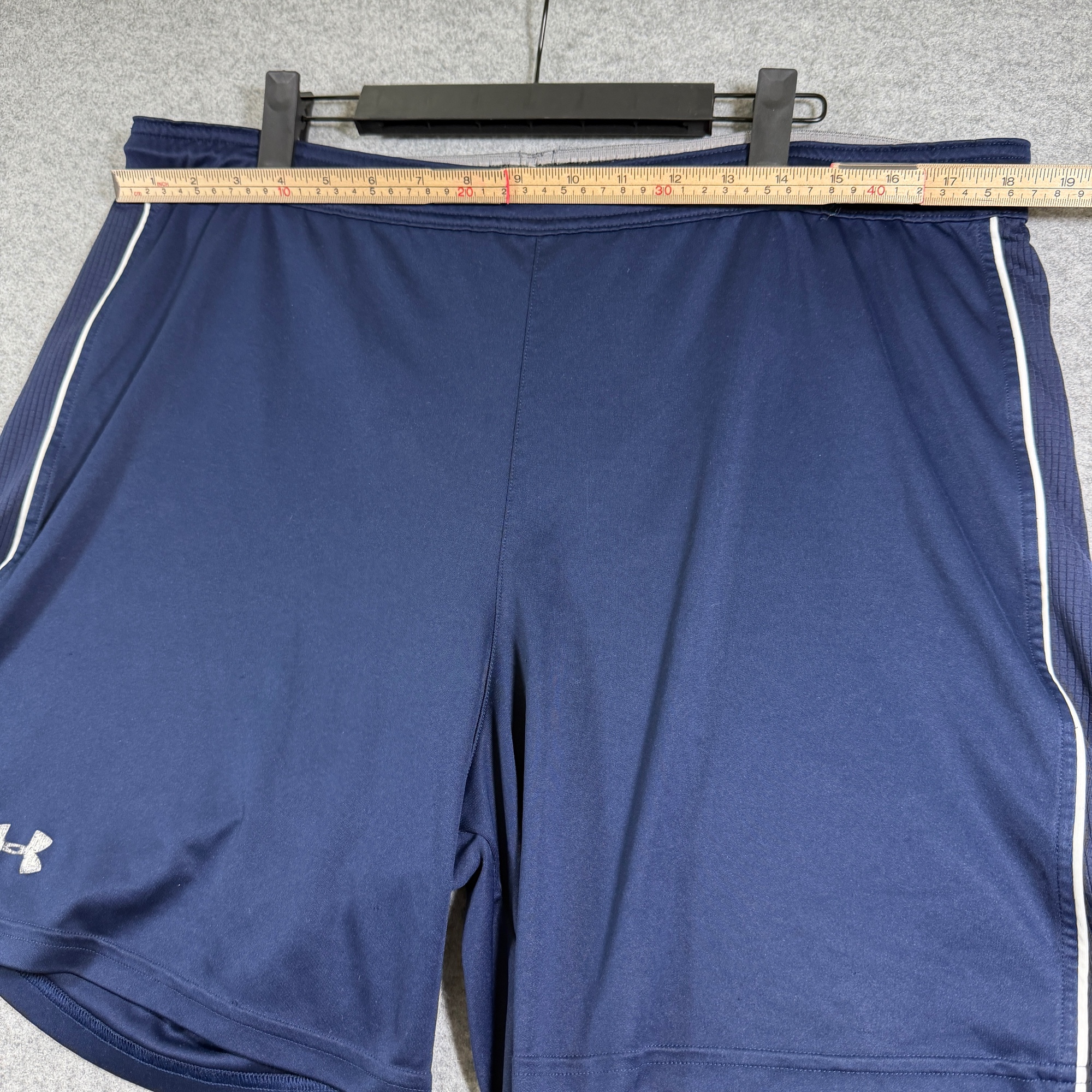 Under Armour Athletic Shorts Mens M Navy Drawstring Side Slits Running Gym thumbnail 5