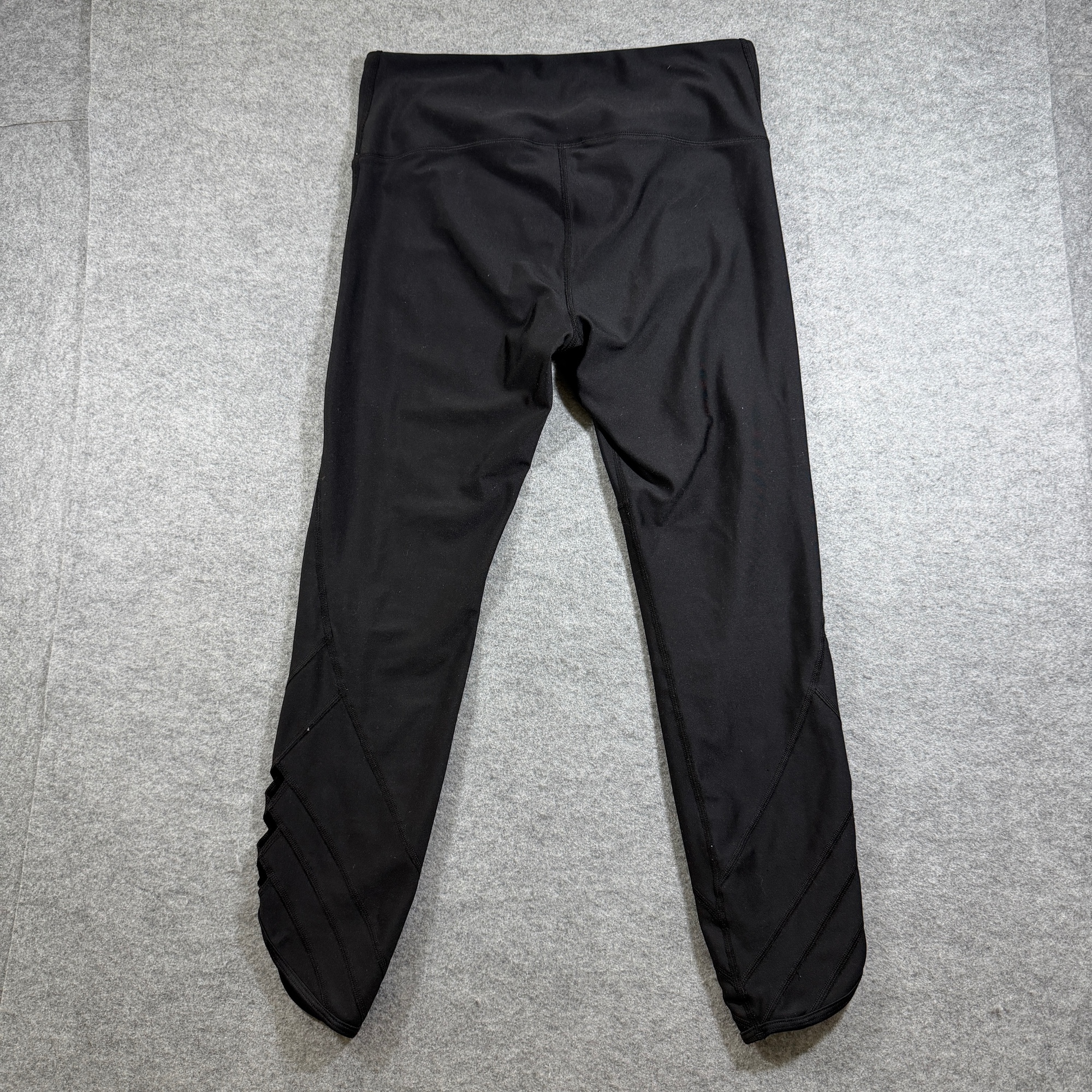 Under Armour HeatGear Capri Yoga Leggings Women L Black Compression Cutout Ankle thumbnail 2