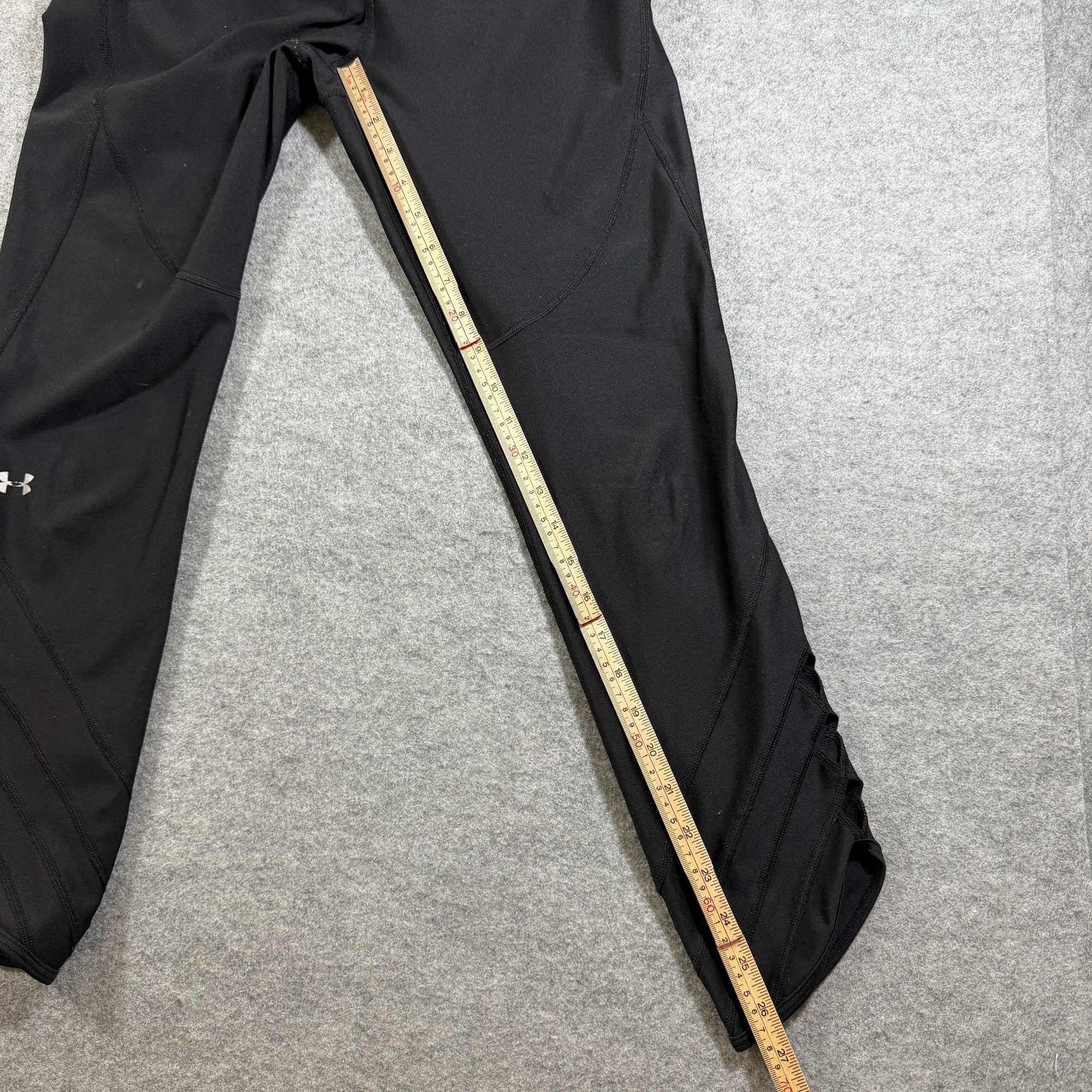 Under Armour HeatGear Capri Yoga Leggings Women L Black Compression Cutout Ankle thumbnail 8