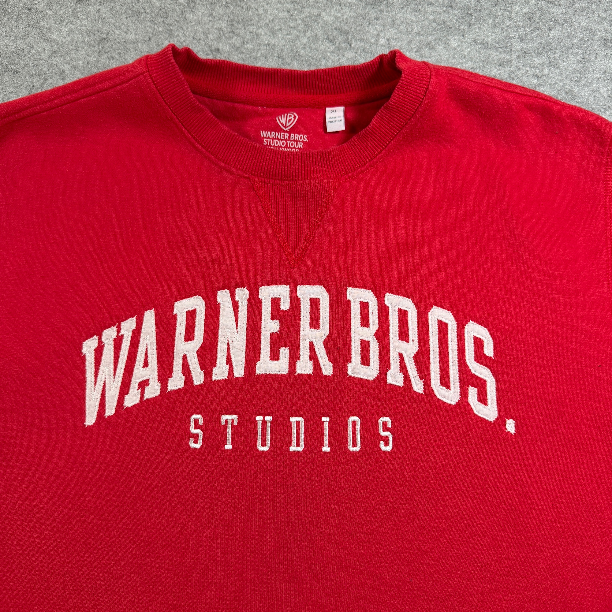 Warner Bros Studio Tour Sweatshirt Mens XL Red Hollywood Crewneck Embroidered thumbnail 3