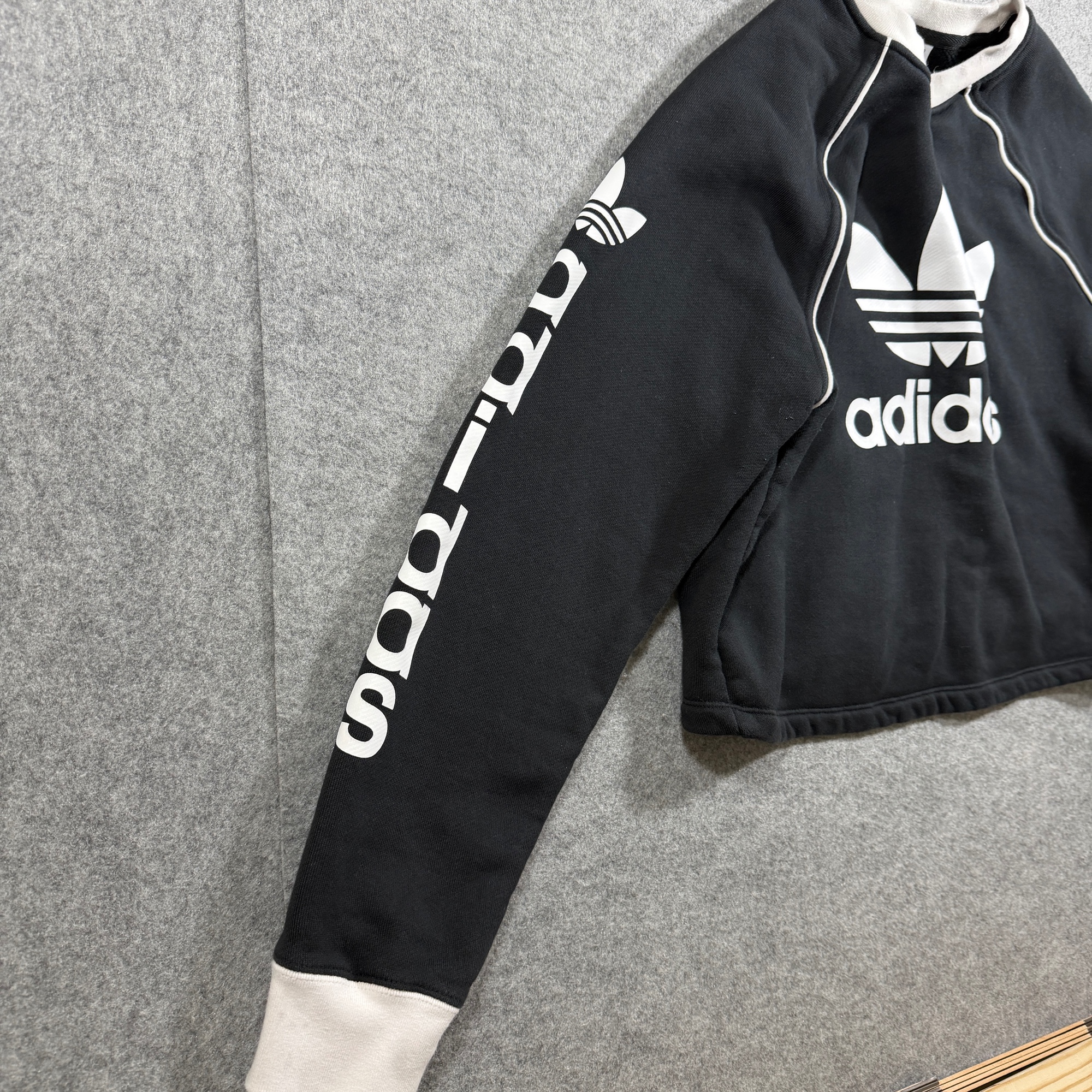 Adidas Cropped Sweatshirt Womens M Black Trefoil Logo Raglan Cotton Spellout thumbnail 5