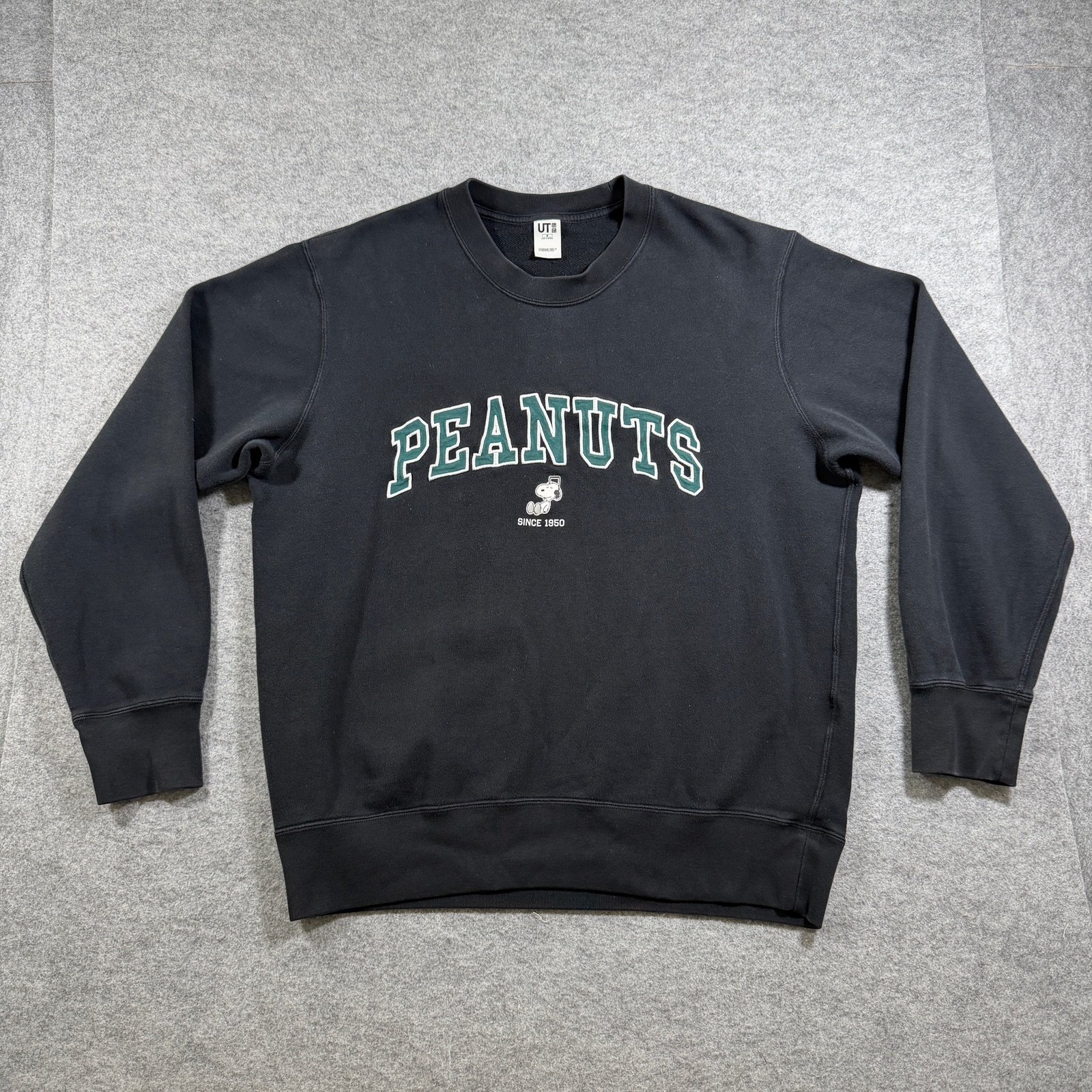 UNIQLO UT Peanuts Snoopy Sweatshirt Mens M Black Graphic Crewneck Cotton Casual
