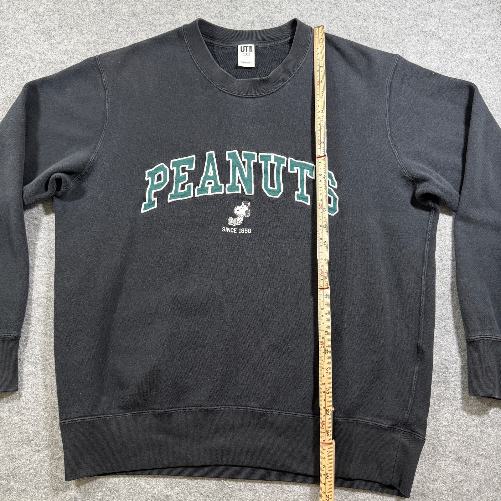 UNIQLO UT Peanuts Snoopy Sweatshirt Mens M Black Graphic Crewneck Cotton Casual thumbnail 6