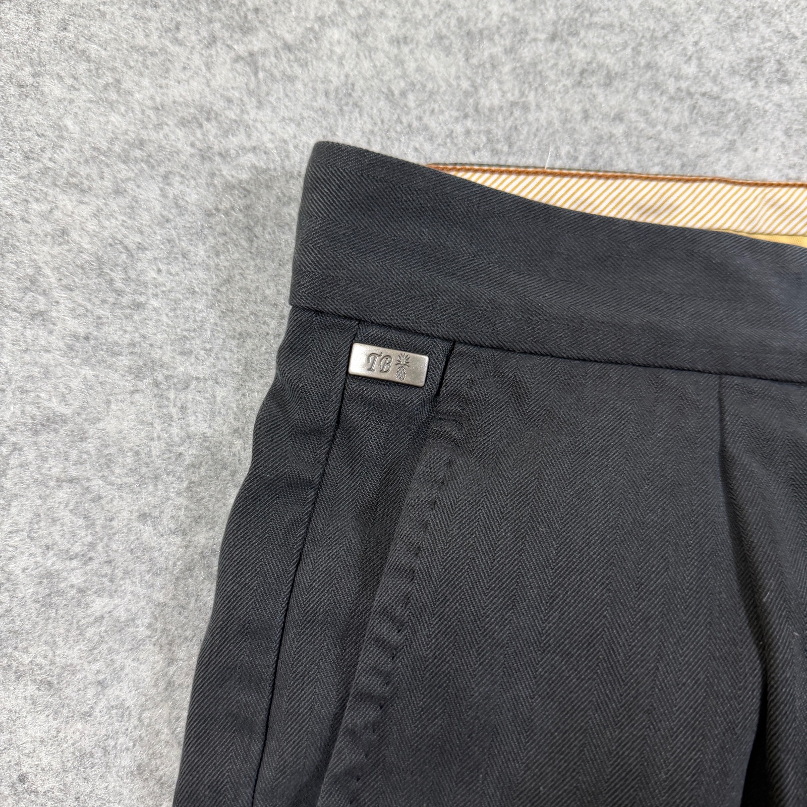 Tommy Bahama Silk Pants Mens 38x32 Black Pleated Front Relaxed Fit Trousers thumbnail 3