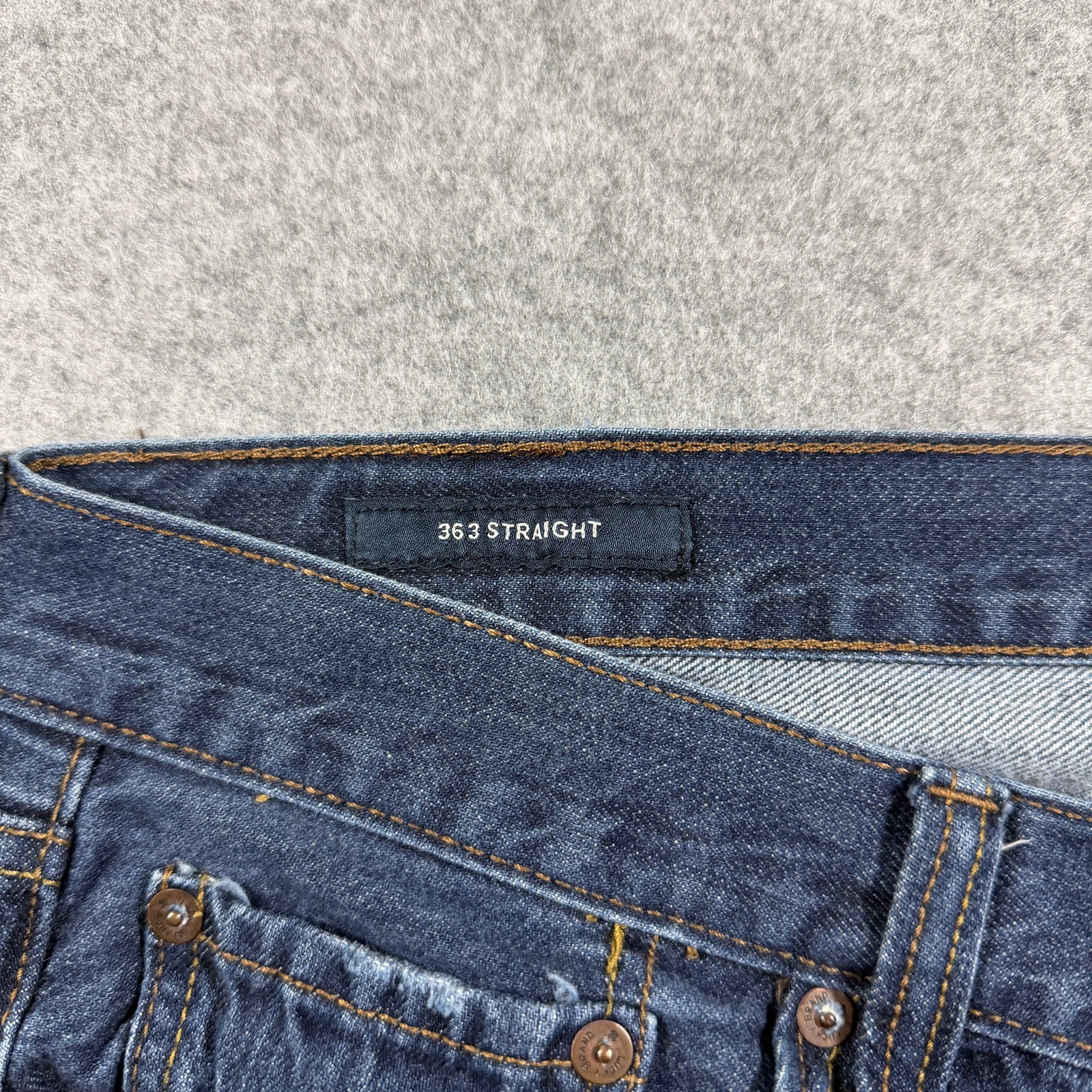 Lucky Brand 363 Straight Jeans Mens 38/32 Dark Blue Denim Distressed Ripped Knee thumbnail 5