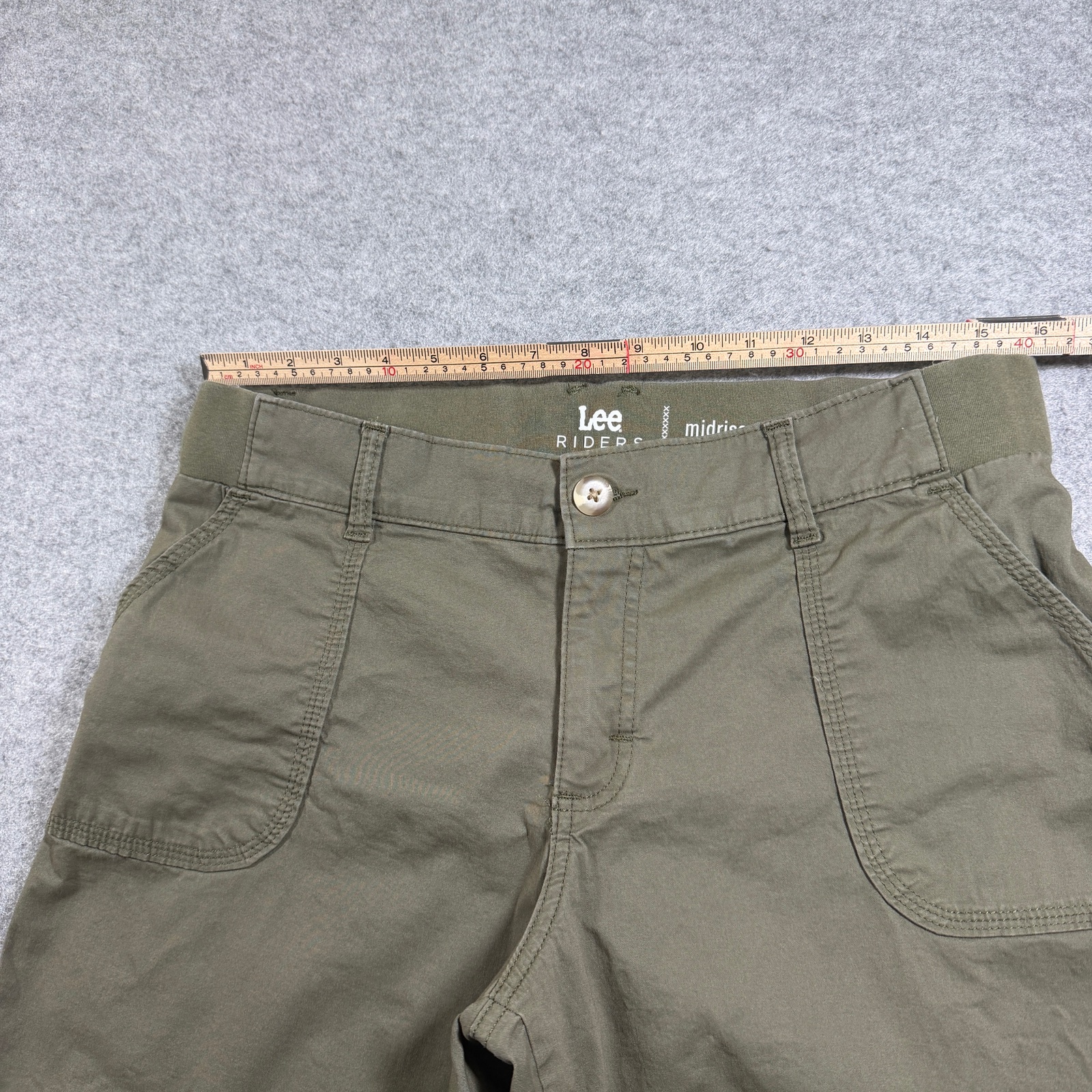 Lee Riders Shorts Womens 12 Olive Green Midrise Cotton Stretch Patch Pockets thumbnail 6