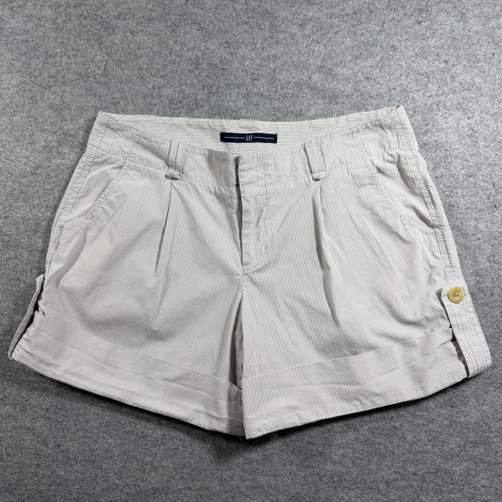 Gap Shorts Womens 4 White Brown Pinstripe Pleated Front Cuffed Hem Preppy