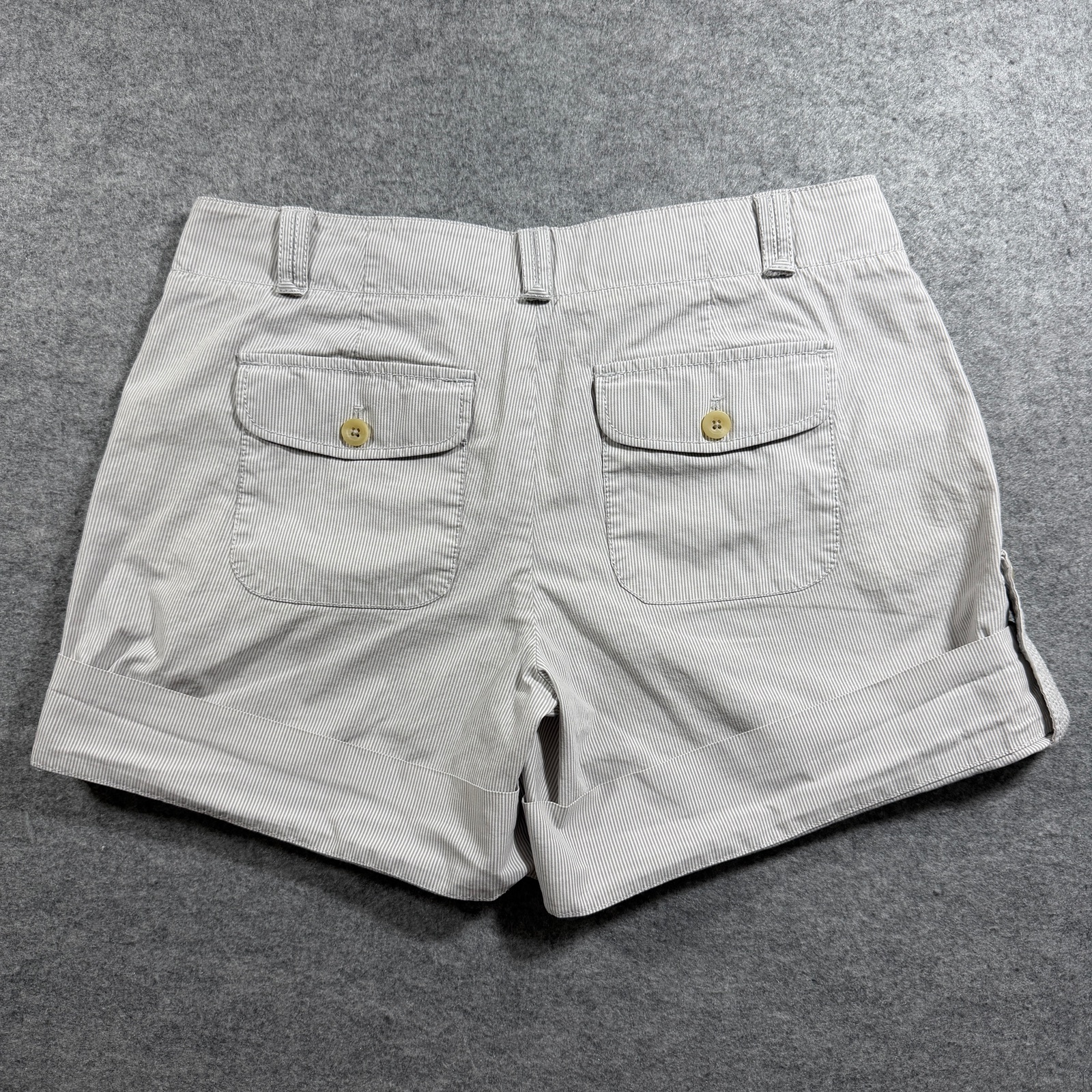 Gap Shorts Womens 4 White Brown Pinstripe Pleated Front Cuffed Hem Preppy thumbnail 2