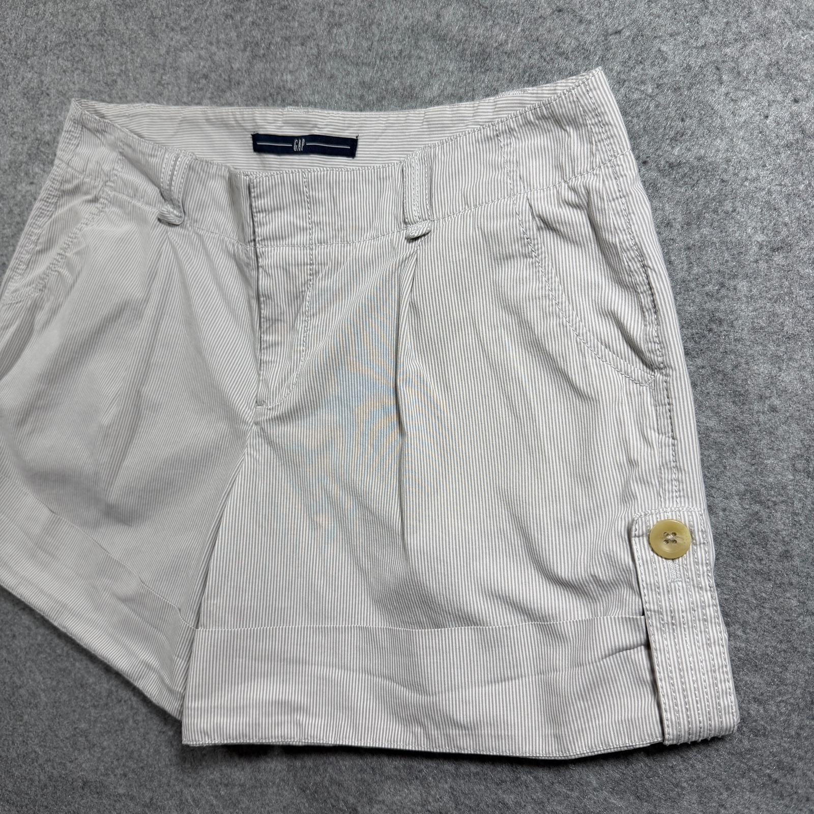 Gap Shorts Womens 4 White Brown Pinstripe Pleated Front Cuffed Hem Preppy thumbnail 4