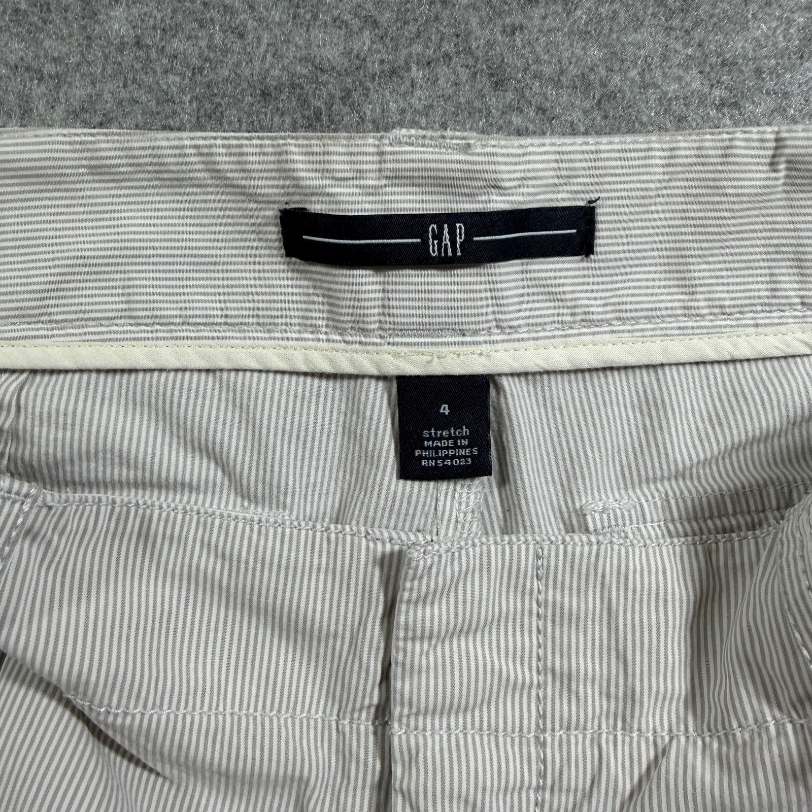 Gap Shorts Womens 4 White Brown Pinstripe Pleated Front Cuffed Hem Preppy thumbnail 5