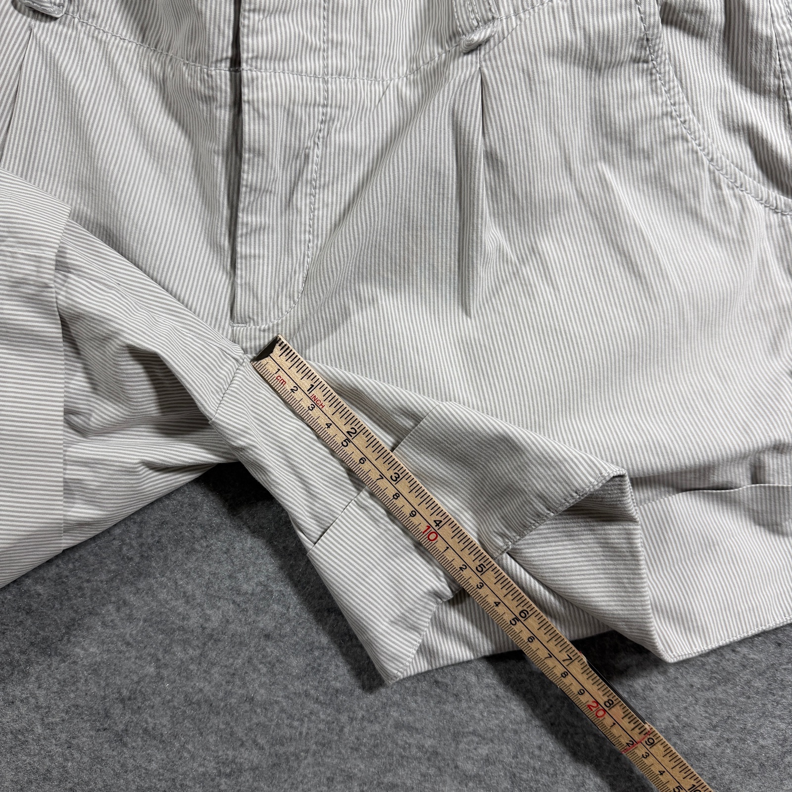 Gap Shorts Womens 4 White Brown Pinstripe Pleated Front Cuffed Hem Preppy thumbnail 7