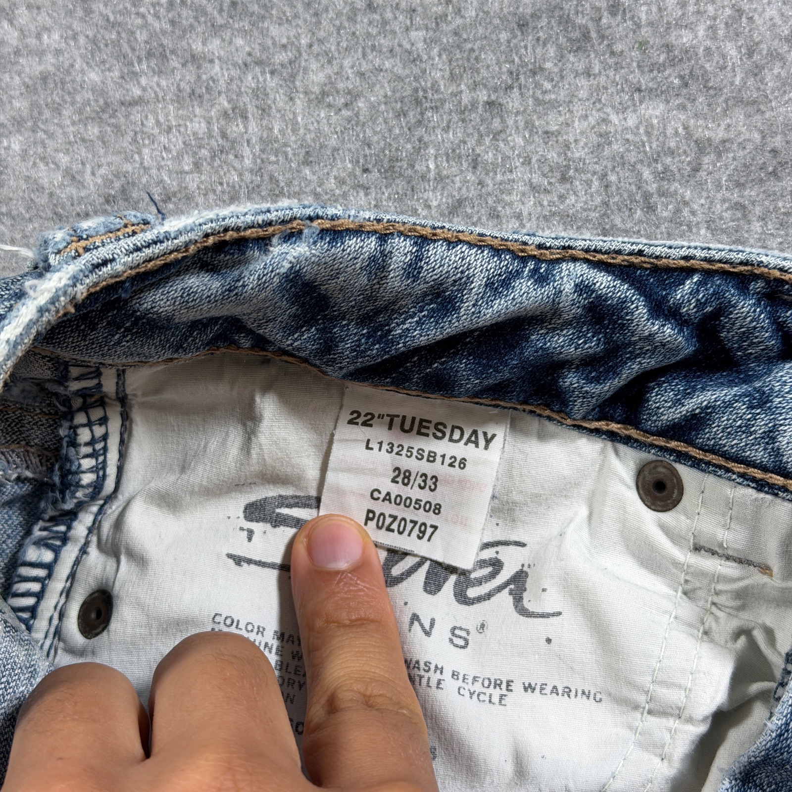 Vintage Silver Jeans Women 28 Light Wash Bootcut Distressed Ripped Denim Stretch thumbnail 6