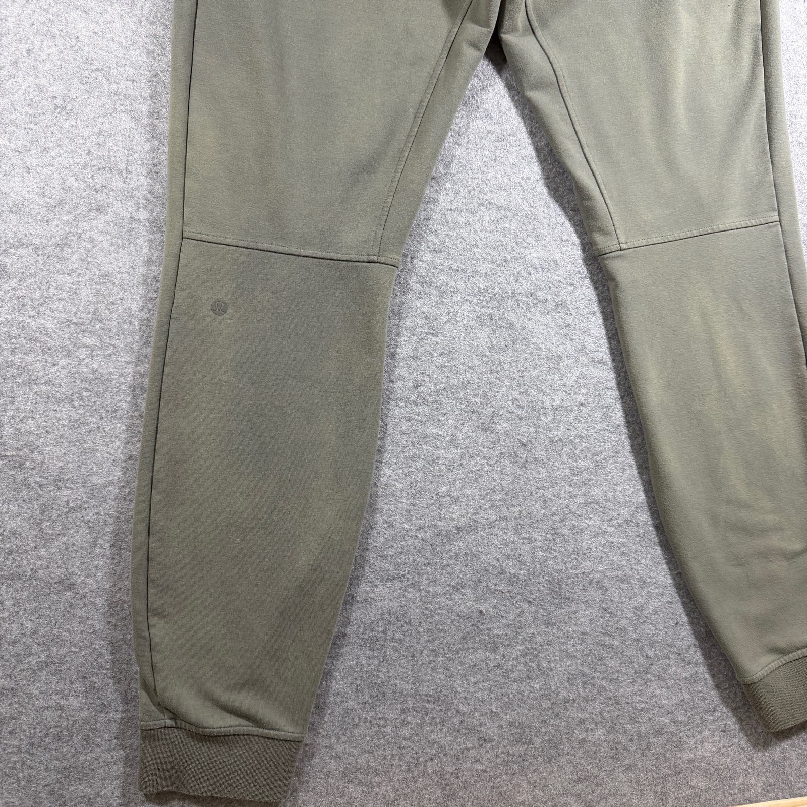 Lululemon ABC Jogger Mens M Olive Green Drawstring Ribbed Cuff Tapered thumbnail 3