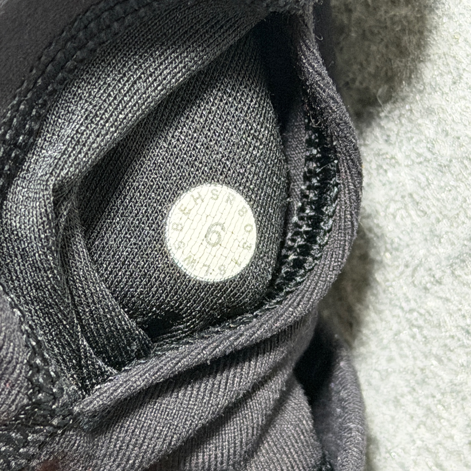Lululemon Wunder Under Leggings Womens 6 Black High Rise Flatlock Seams Yoga thumbnail 4