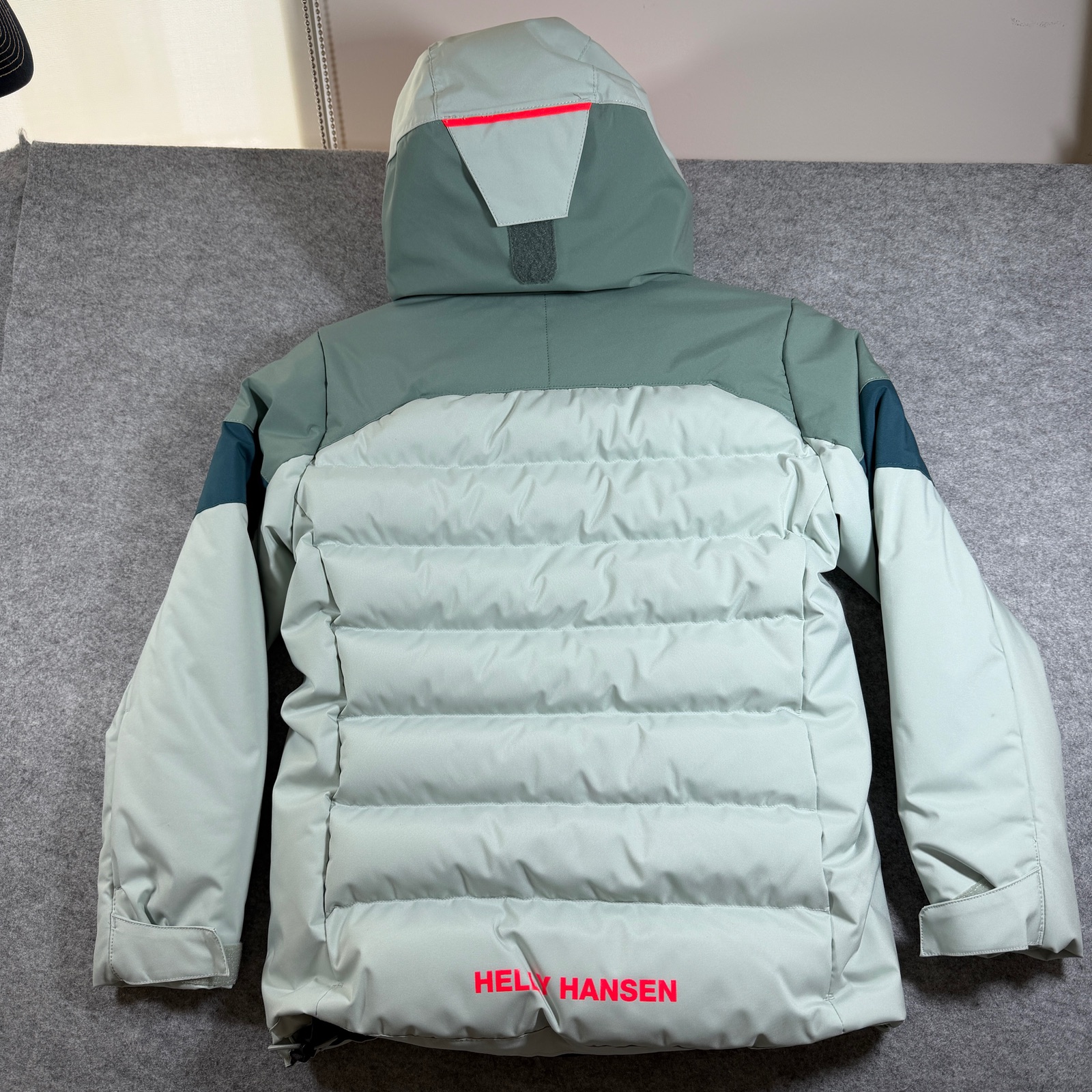 Helly Hansen Kids Puffer Ski Coat 140/10 Sage Green Hooded Colorblock Winter thumbnail 2