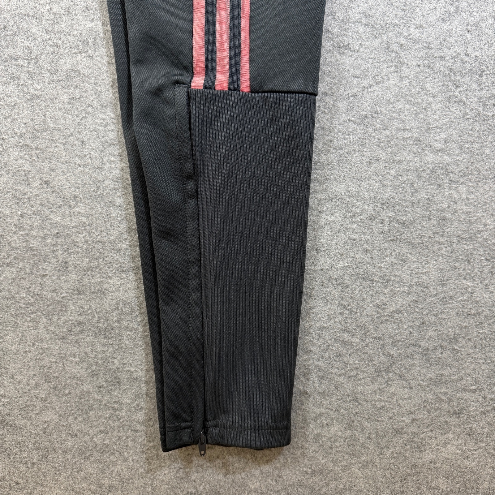 Adidas FC Bayern Munich Joggers Mens XS Gray Tapered Zip Ankle Soccer Training thumbnail 15
