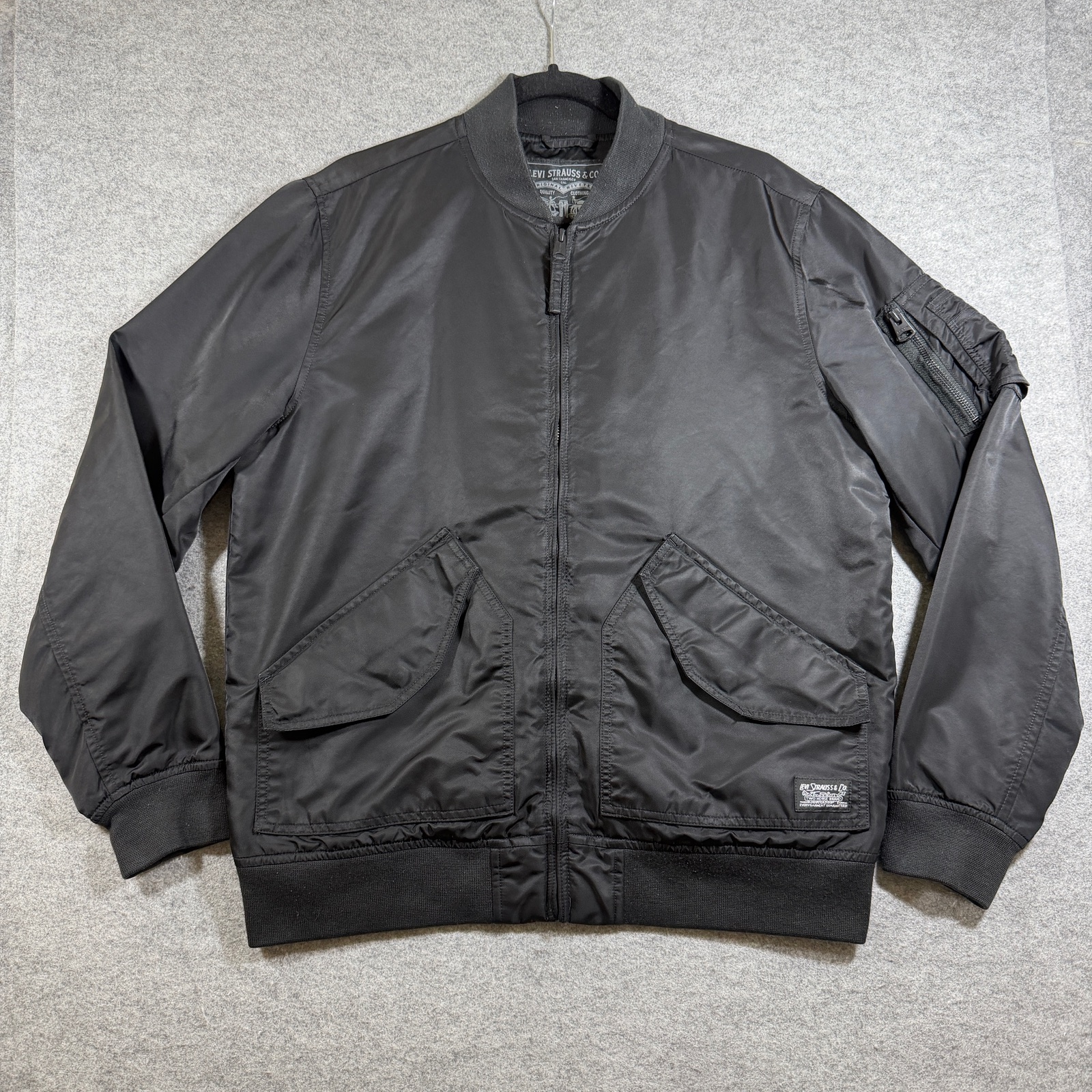Levi's MA-1 Bomber Jacket Mens M Black Heavyweight Military Flight Zip Front
