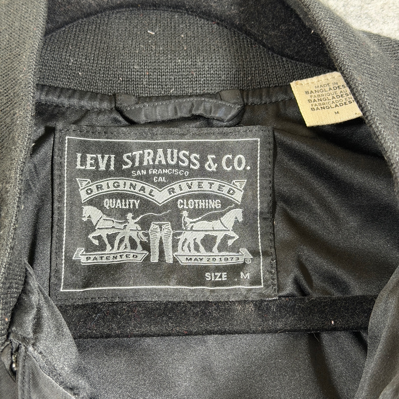 Levi's MA-1 Bomber Jacket Mens M Black Heavyweight Military Flight Zip Front thumbnail 3