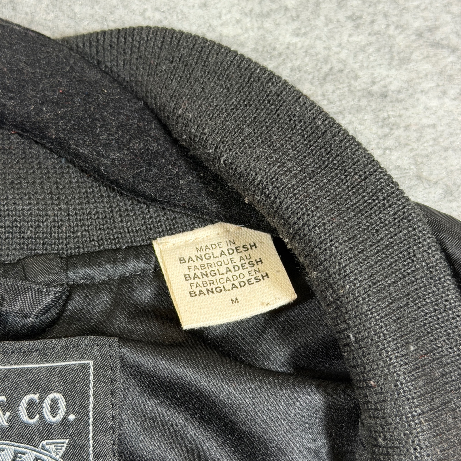 Levi's MA-1 Bomber Jacket Mens M Black Heavyweight Military Flight Zip Front thumbnail 4