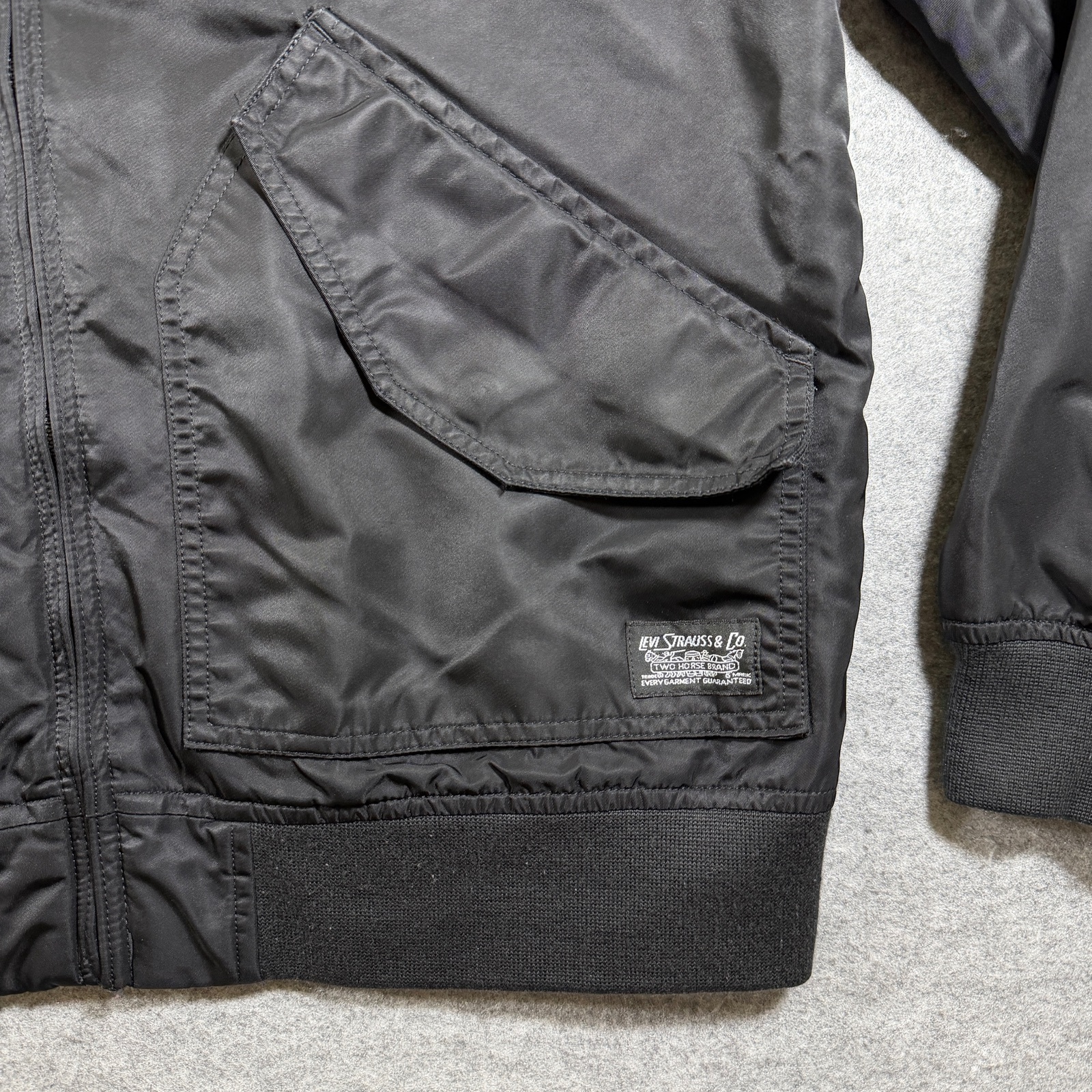 Levi's MA-1 Bomber Jacket Mens M Black Heavyweight Military Flight Zip Front thumbnail 5