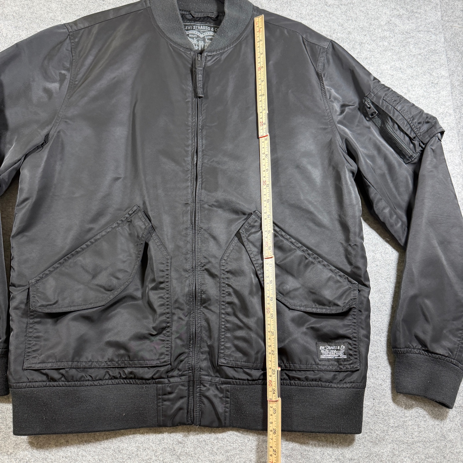 Levi's MA-1 Bomber Jacket Mens M Black Heavyweight Military Flight Zip Front thumbnail 6