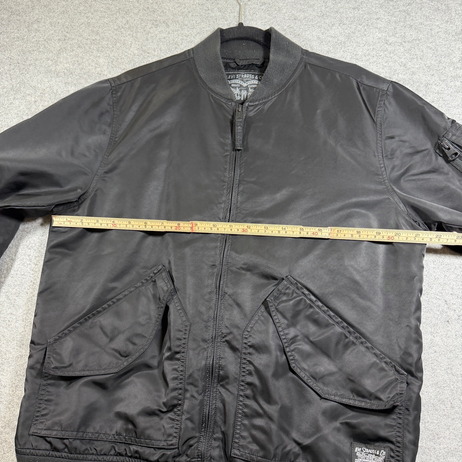 Levi's MA-1 Bomber Jacket Mens M Black Heavyweight Military Flight Zip Front thumbnail 7