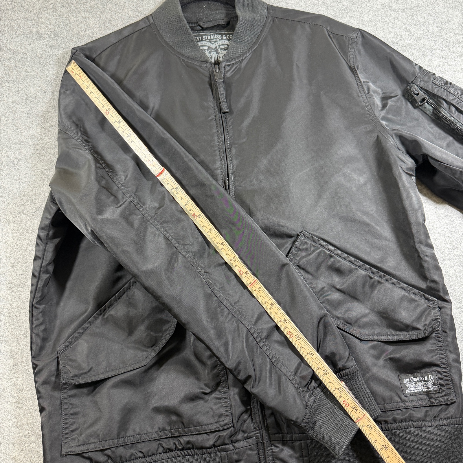 Levi's MA-1 Bomber Jacket Mens M Black Heavyweight Military Flight Zip Front thumbnail 8