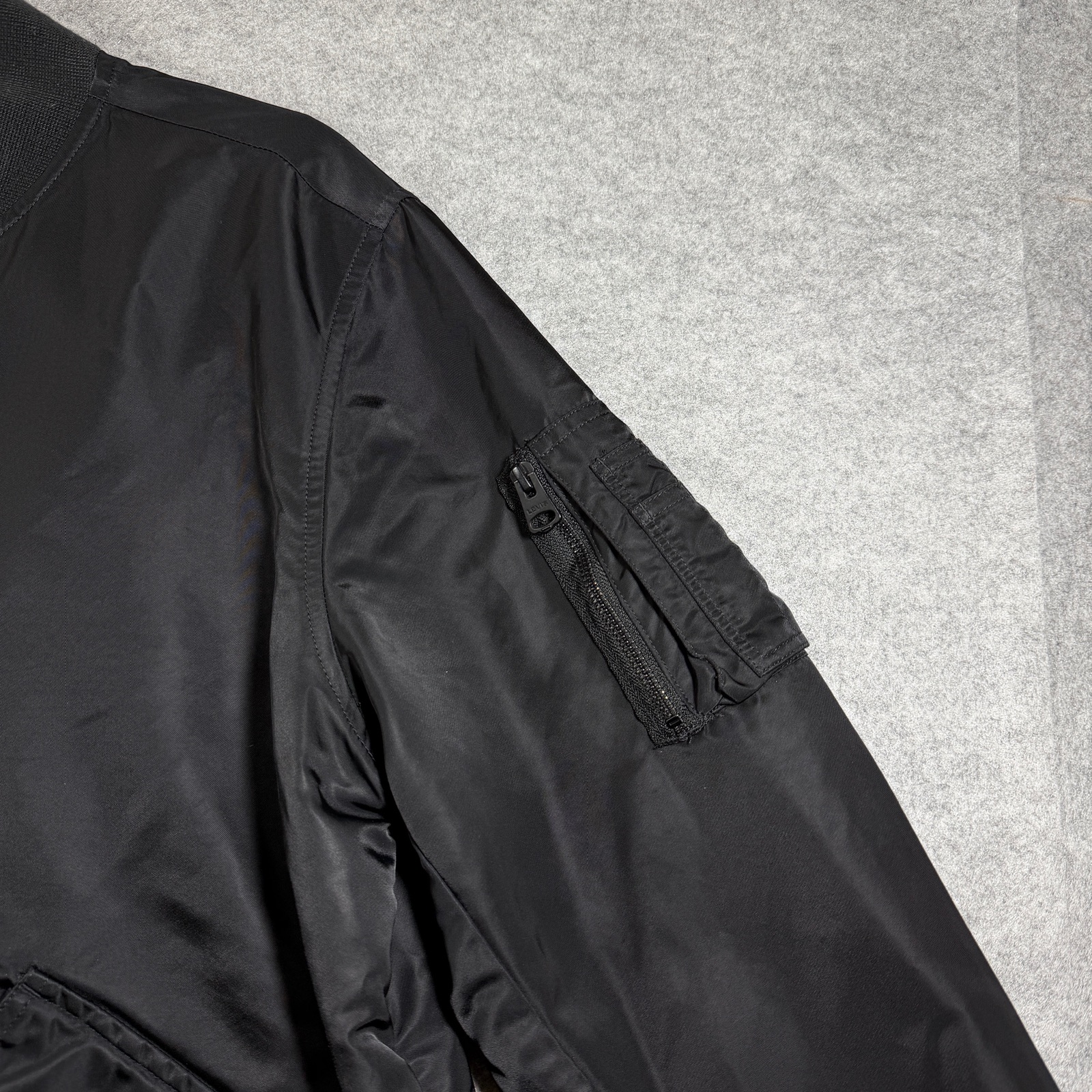 Levi's MA-1 Bomber Jacket Mens M Black Heavyweight Military Flight Zip Front thumbnail 13