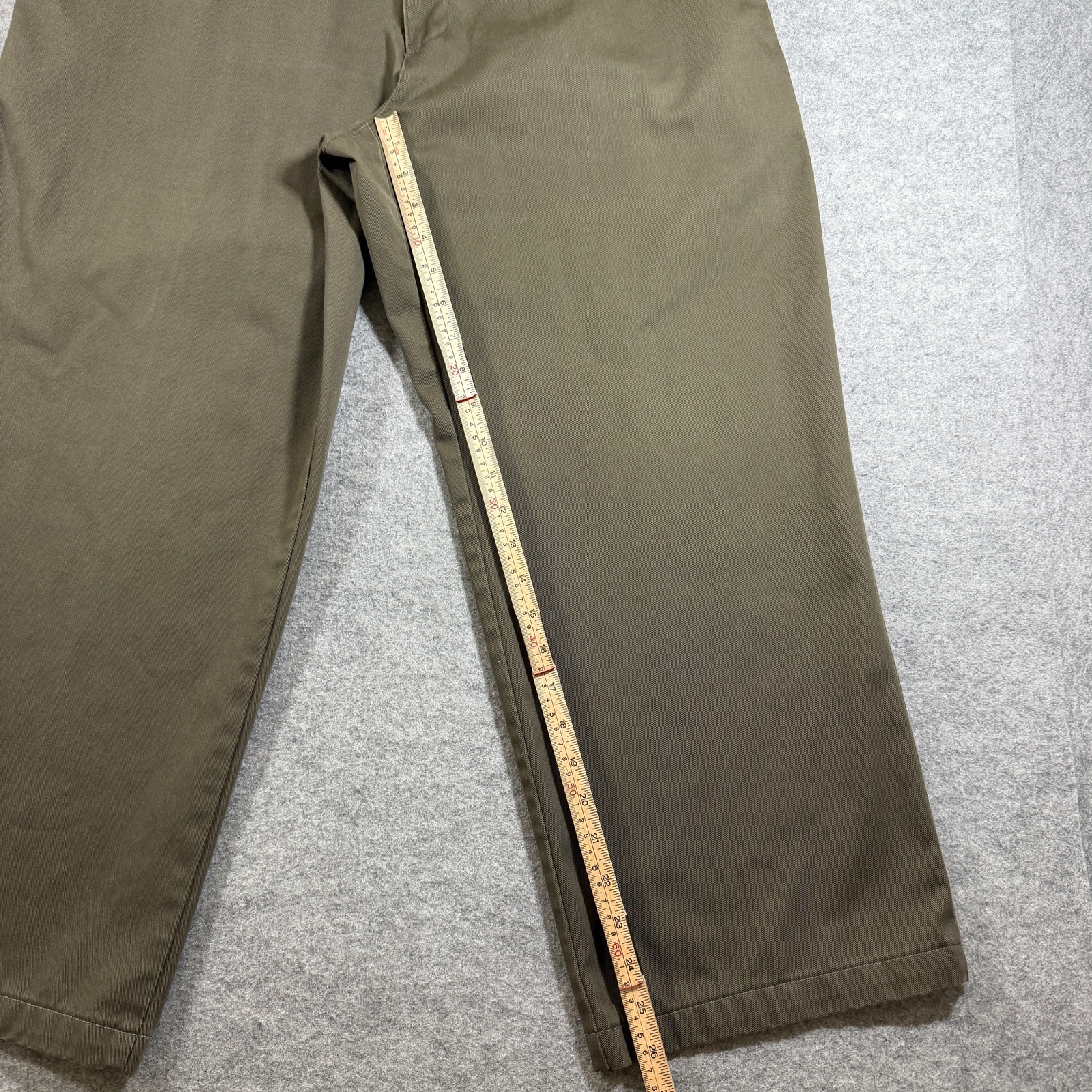 Eddie Bauer Chino Pants Mens 36 Olive Green Relaxed Fit Wrinkle Resistant Cotton thumbnail 6