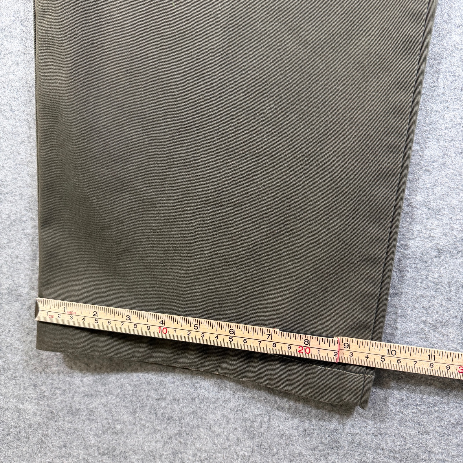 Eddie Bauer Chino Pants Mens 36 Olive Green Relaxed Fit Wrinkle Resistant Cotton thumbnail 9