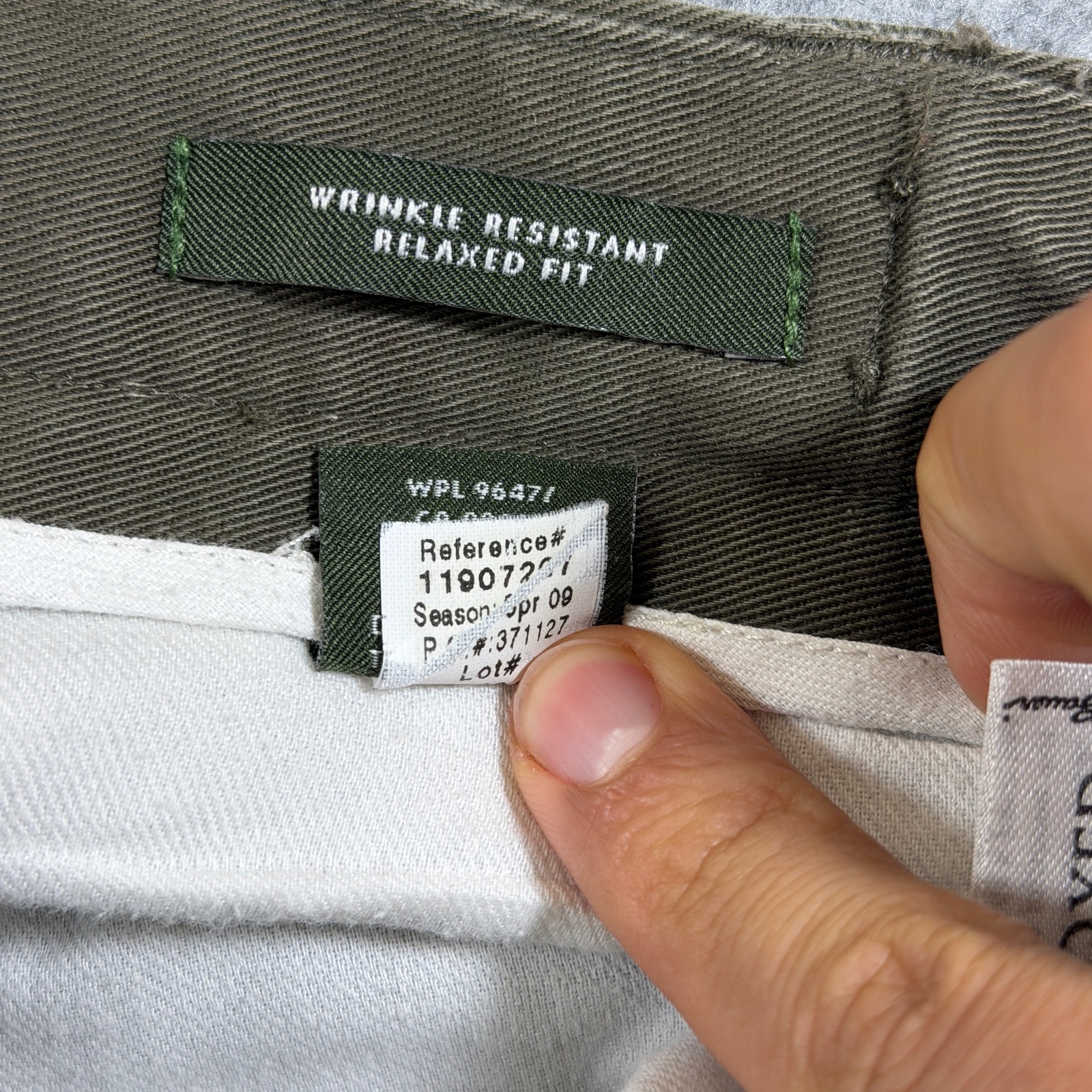 Eddie Bauer Chino Pants Mens 36 Olive Green Relaxed Fit Wrinkle Resistant Cotton thumbnail 11