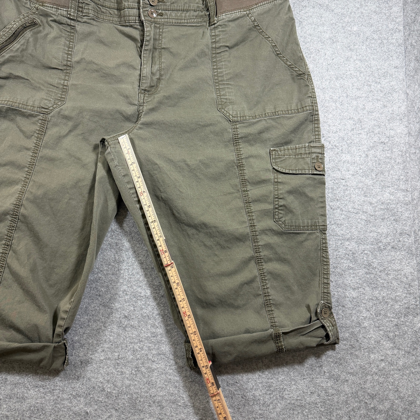 Lee Cargo Shorts Womens 20 M Olive Green Easy Fit Cuffed Hem Roll Tab Stretch thumbnail 5