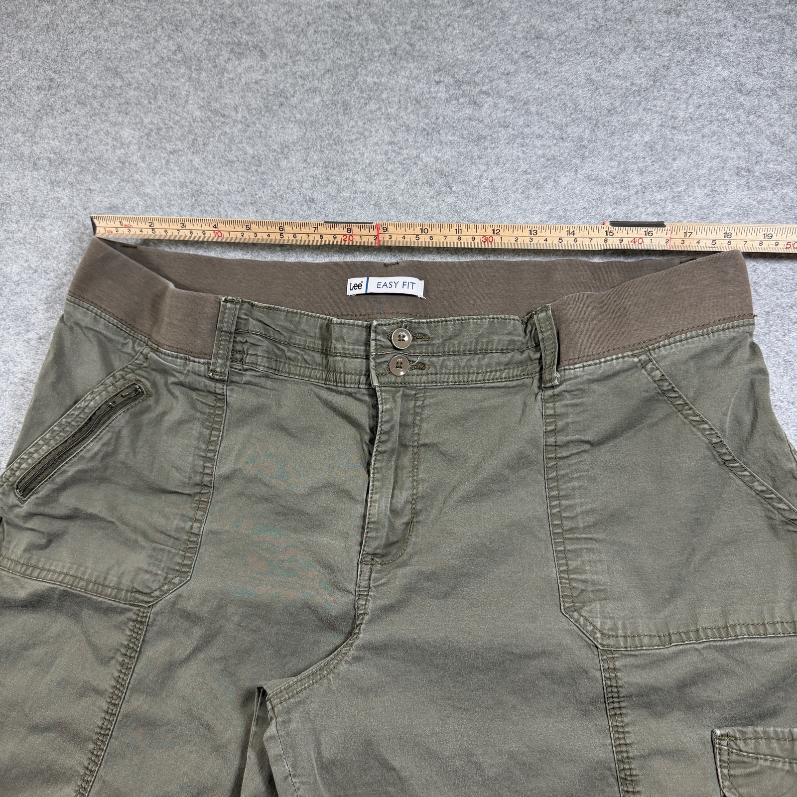 Lee Cargo Shorts Womens 20 M Olive Green Easy Fit Cuffed Hem Roll Tab Stretch thumbnail 6