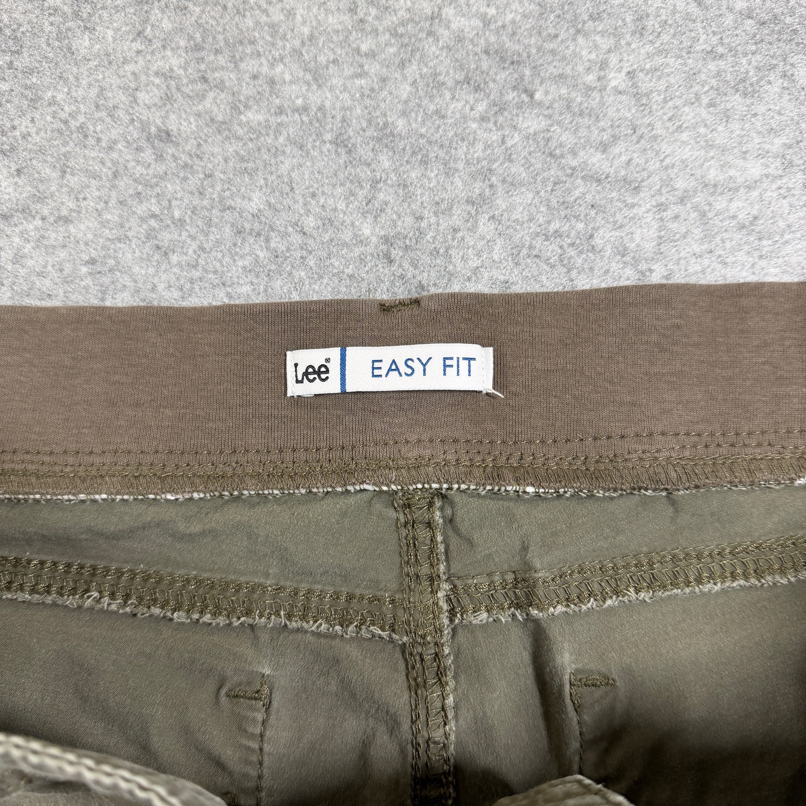Lee Cargo Shorts Womens 20 M Olive Green Easy Fit Cuffed Hem Roll Tab Stretch thumbnail 8