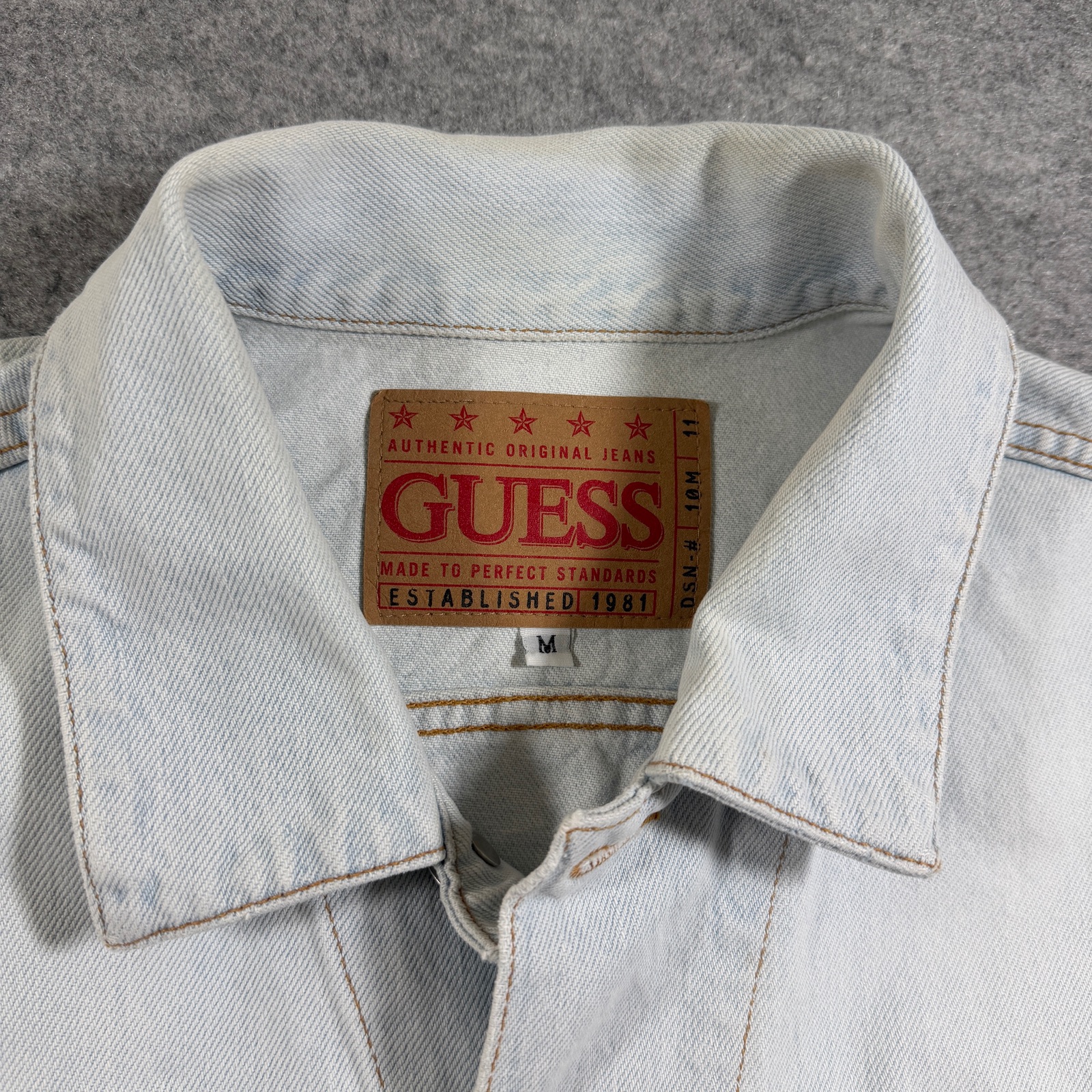 Guess Denim Trucker Jacket Mens M Light Wash Blue Button Front Cotton Classic thumbnail 3