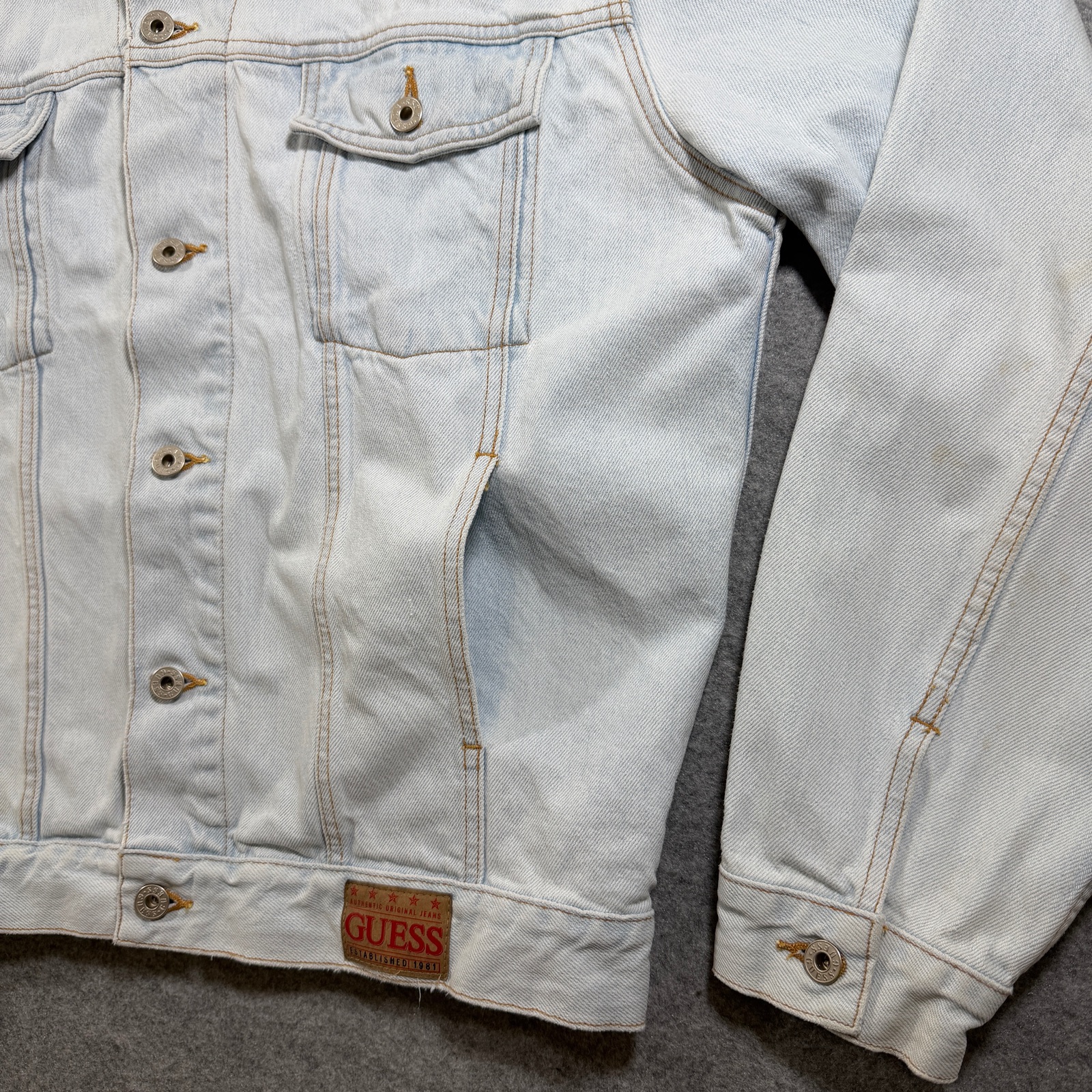 Guess Denim Trucker Jacket Mens M Light Wash Blue Button Front Cotton Classic thumbnail 5