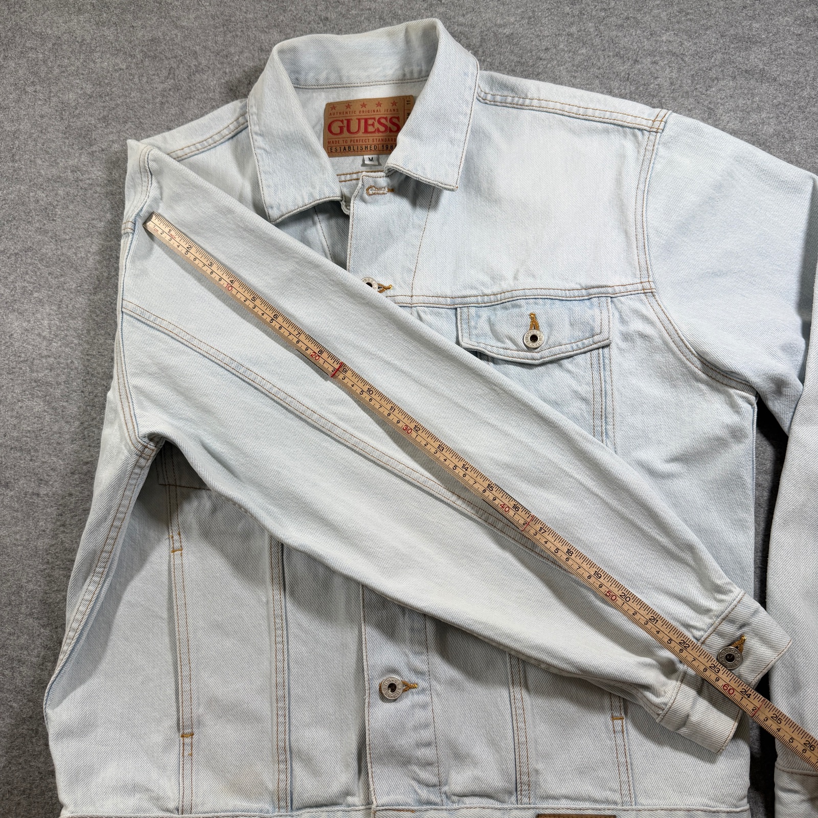 Guess Denim Trucker Jacket Mens M Light Wash Blue Button Front Cotton Classic thumbnail 7