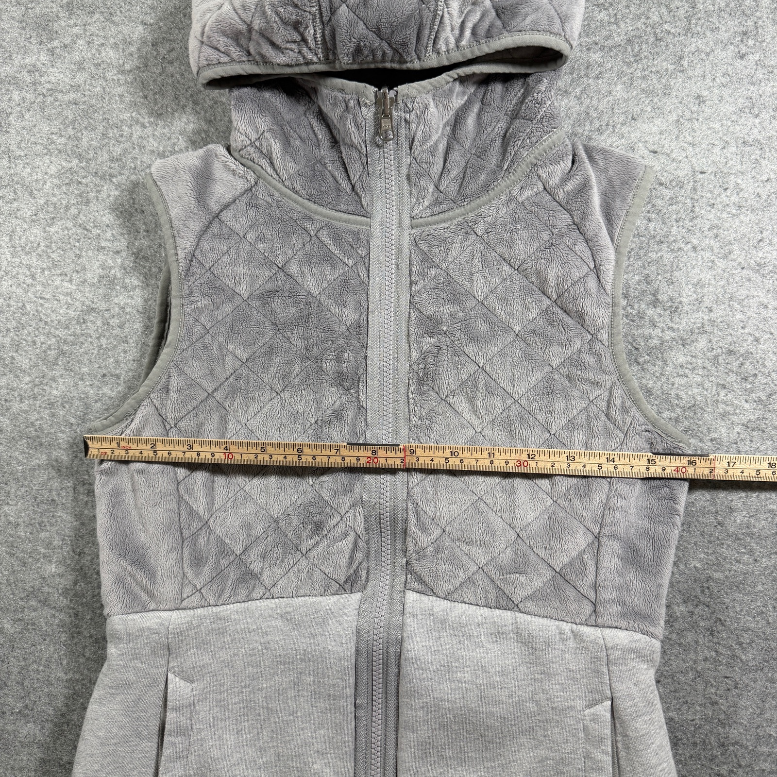 The North Face Oso Hooded Vest Womens S Gray Quilted Full Zip Fleece Reversible thumbnail 6