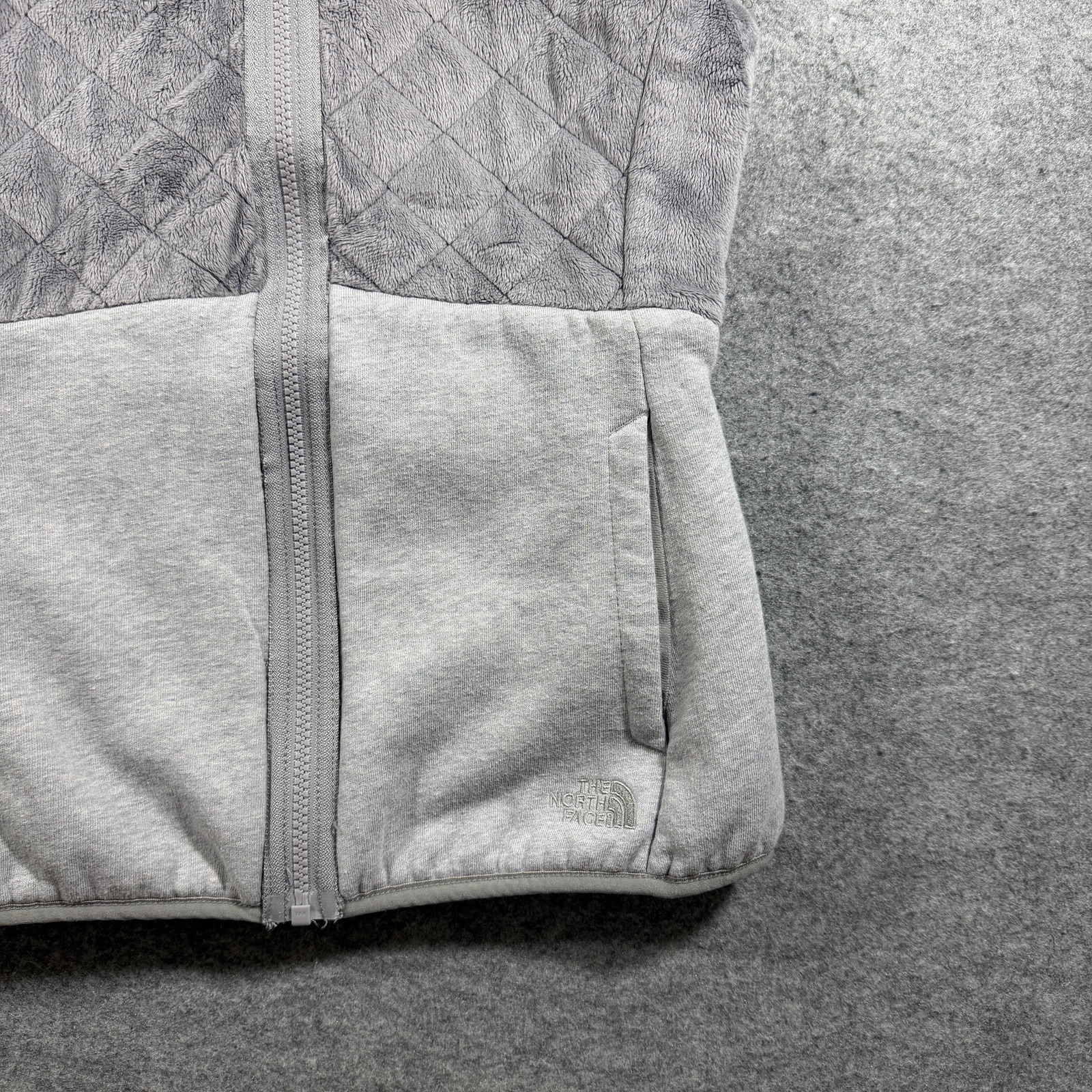 The North Face Oso Hooded Vest Womens S Gray Quilted Full Zip Fleece Reversible thumbnail 9