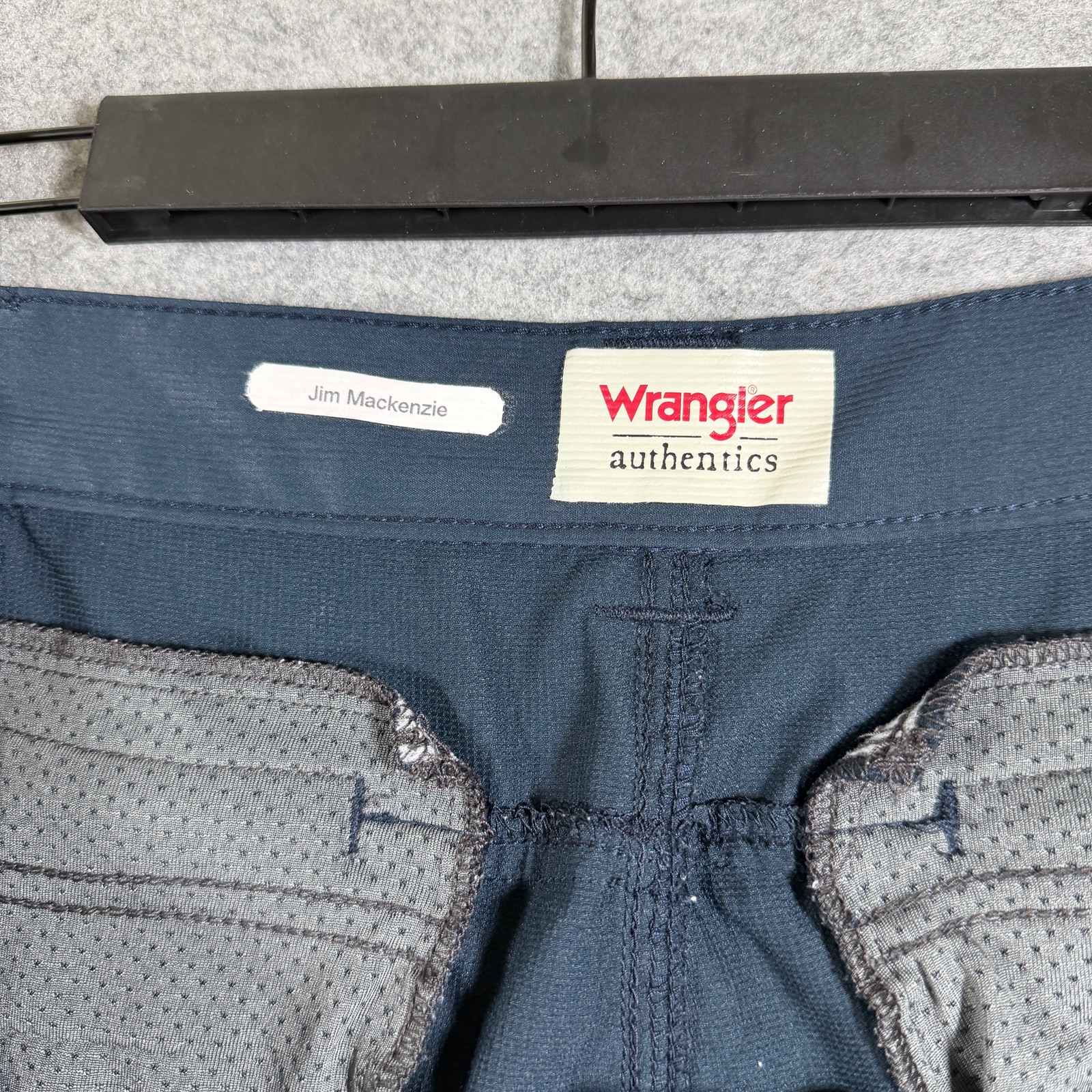 Wrangler Shorts Men 38 Navy Blue Elastic Waist Zip Pocket Outdoor Hiking Utility thumbnail 3