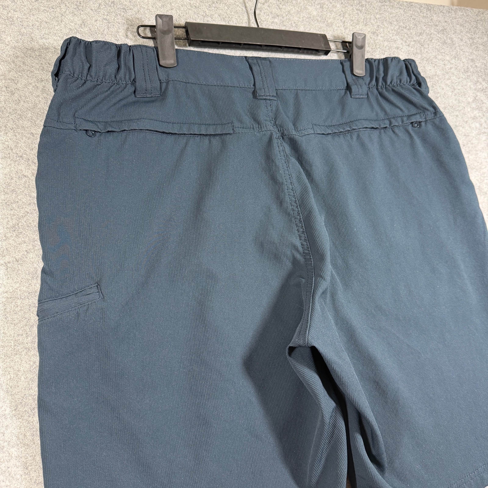 Wrangler Shorts Men 38 Navy Blue Elastic Waist Zip Pocket Outdoor Hiking Utility thumbnail 6