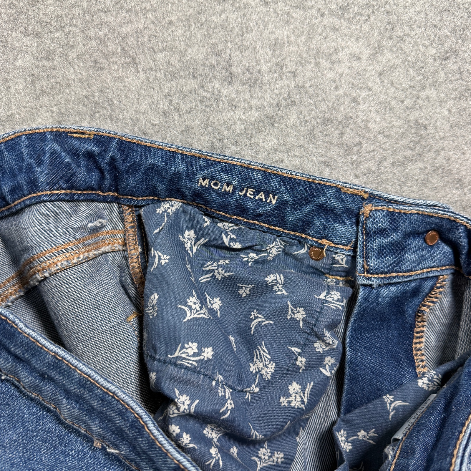 American Eagle Mom Jeans Womens 8 Blue Denim High Rise Distressed Ripped thumbnail 5